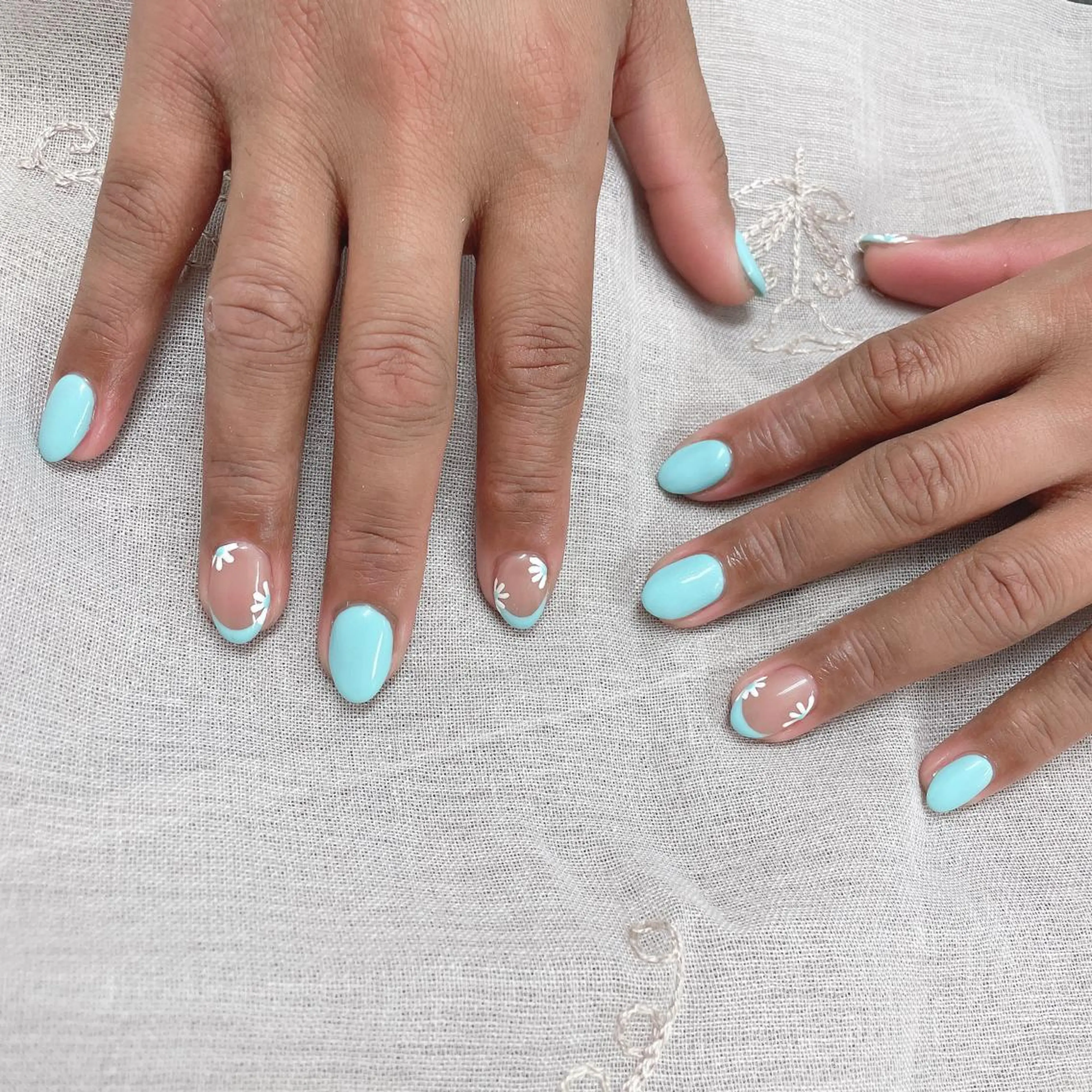 ミディアム ネイル 韓国風ヘア アートネイル フットネイル フレンチネイル ジェルネイル ハンドネイル ハンドケア 💎ビューティサロン 湘南　RIRAN💎のネイルデザイン