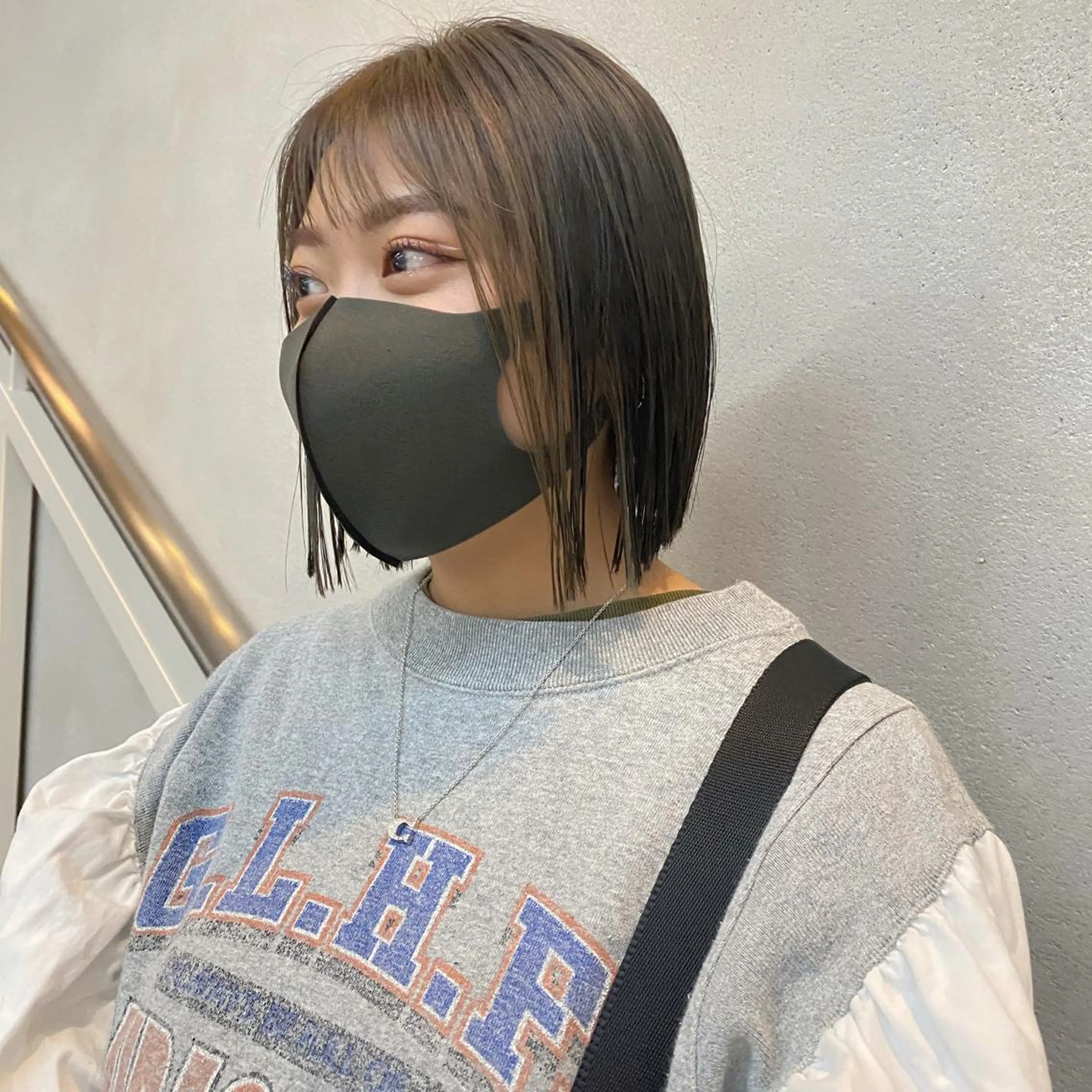 ショート カラー ミストバング フェイスフレーミング グレージュ ボブ ウルフカット 811 大阪梅田 ウルフのヘアスタイル