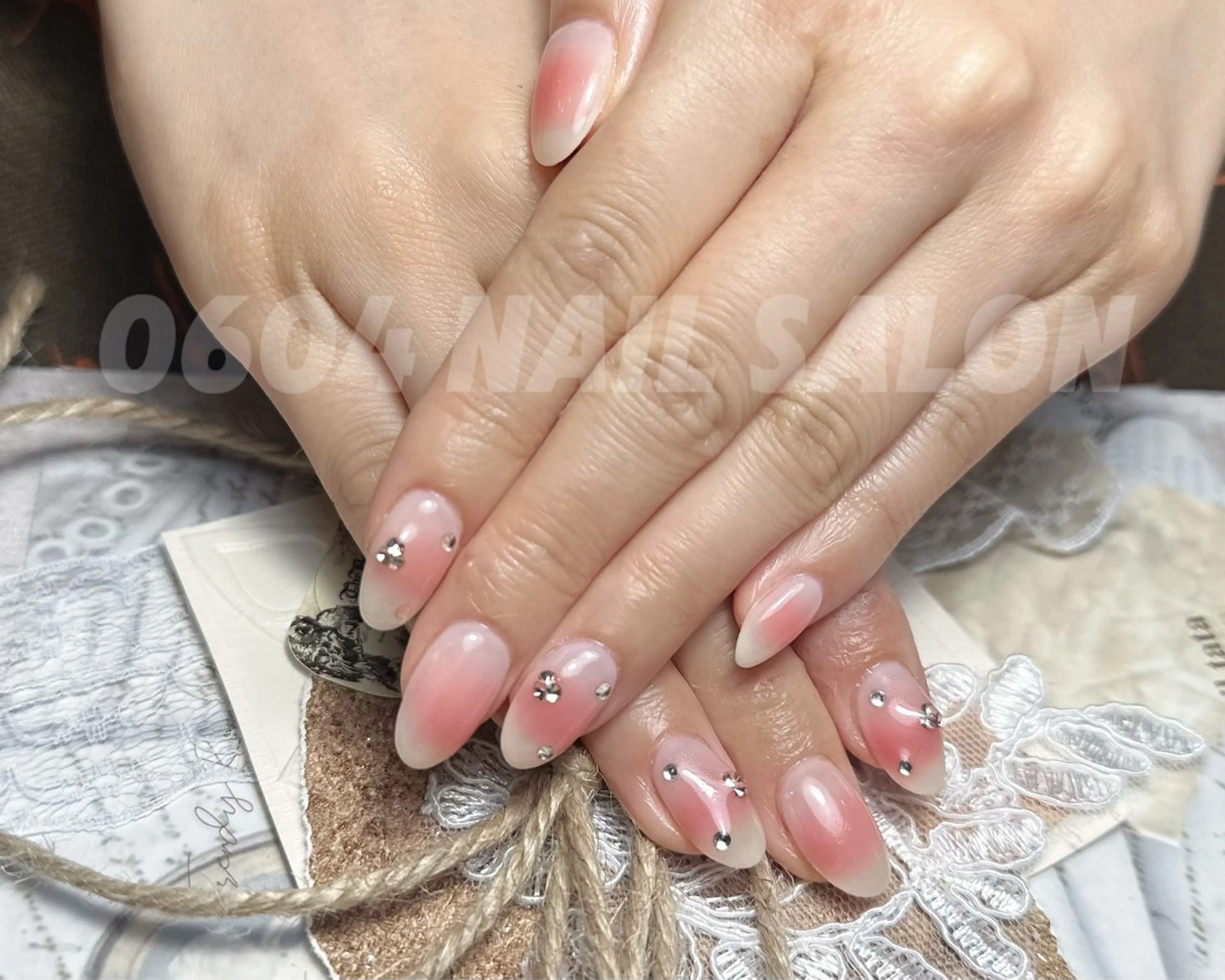 ネイル チークネイル ishiro 🍂のネイルデザイン