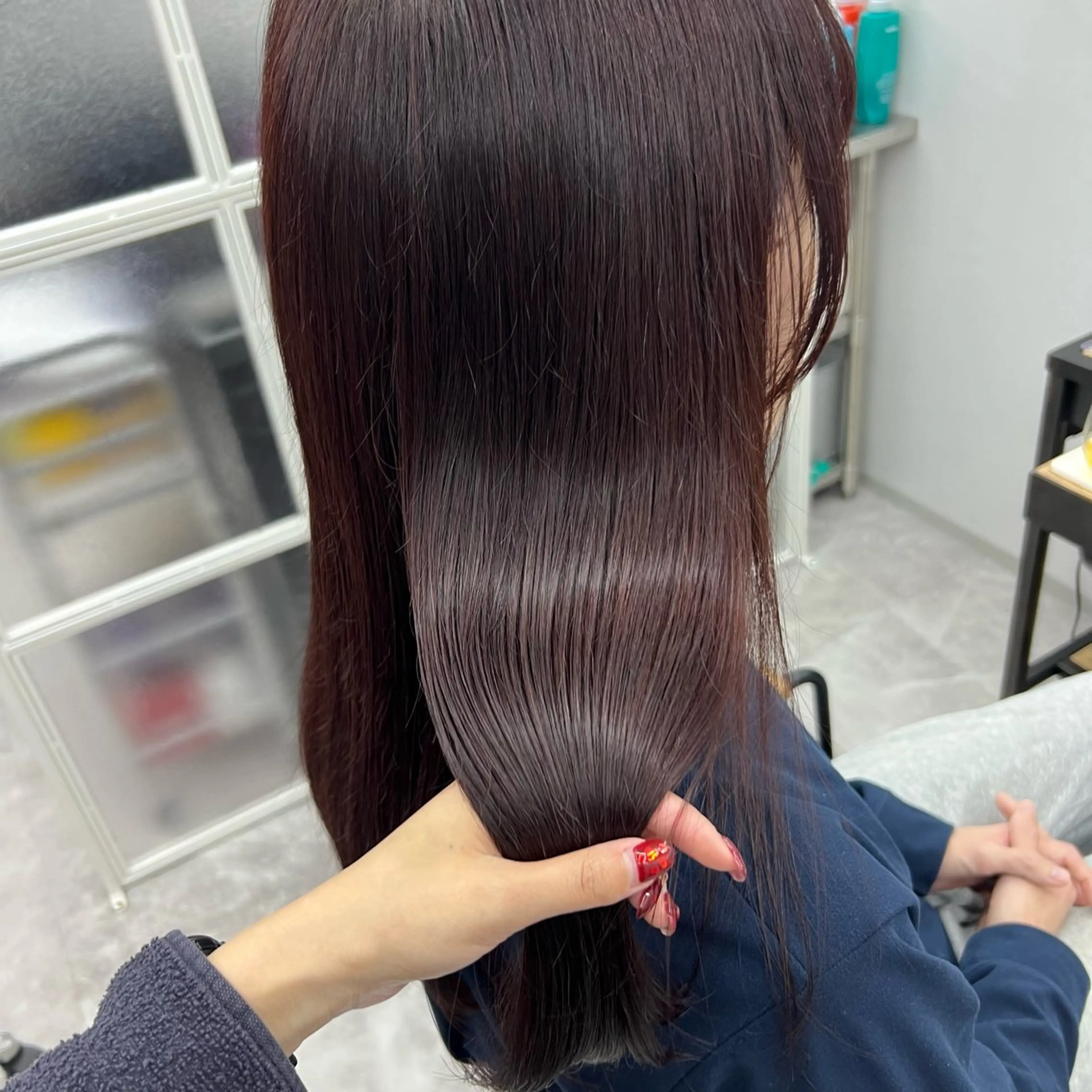 セミロング レッドブラウン カット ヘアカラー トリートメント 岸下 理緒のヘアスタイル