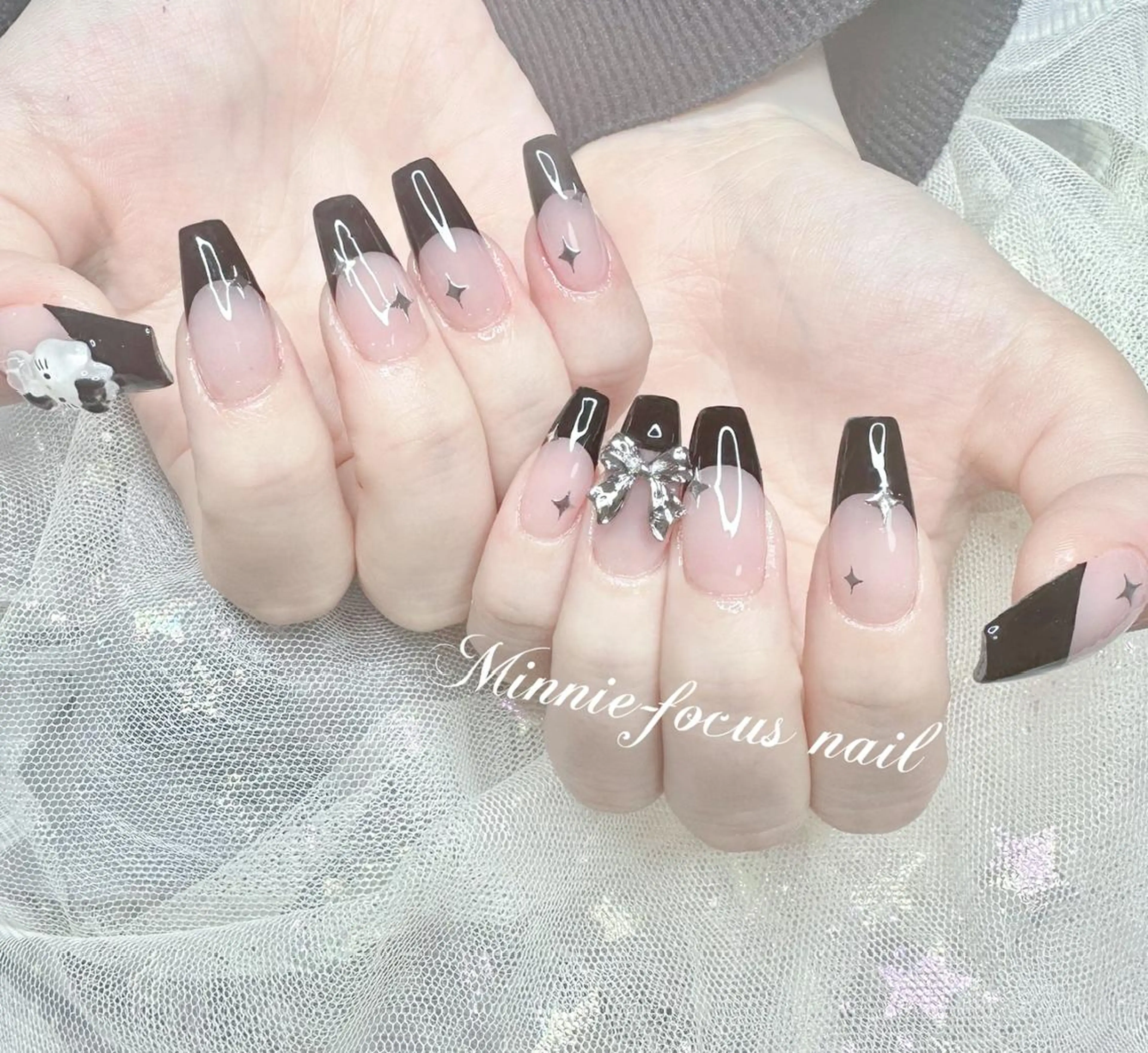 ネイル フレンチネイル キラキラネイル 韓国ネイル スカルプネイル ストーンネイル ハンドネイル 🧸Rina nail✨のネイルデザイン