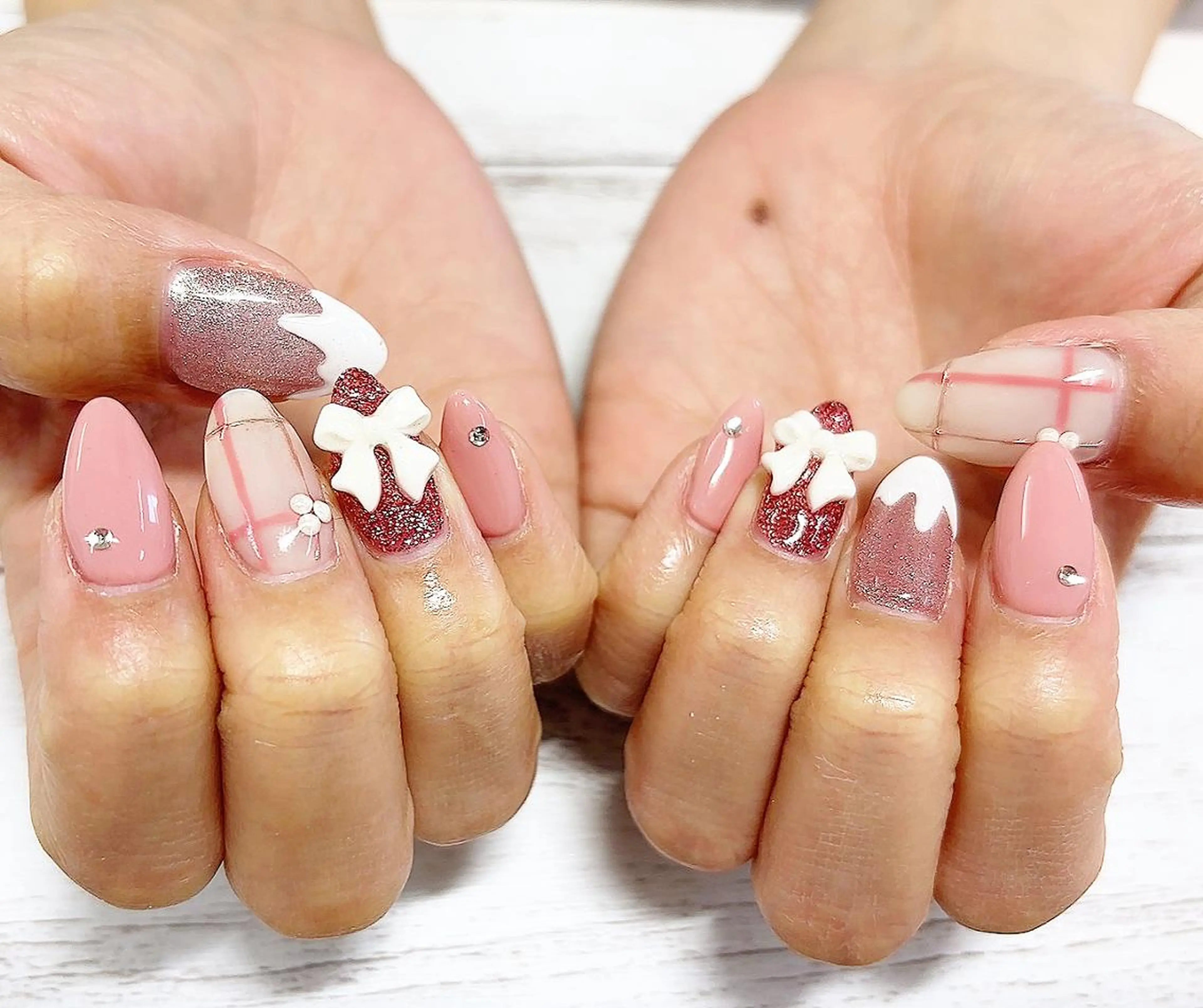 ネイル オーロラネイル チークネイル 長さ出し フットネイル フレンチネイル ハンドネイル リラネイル Aikenのネイルデザイン