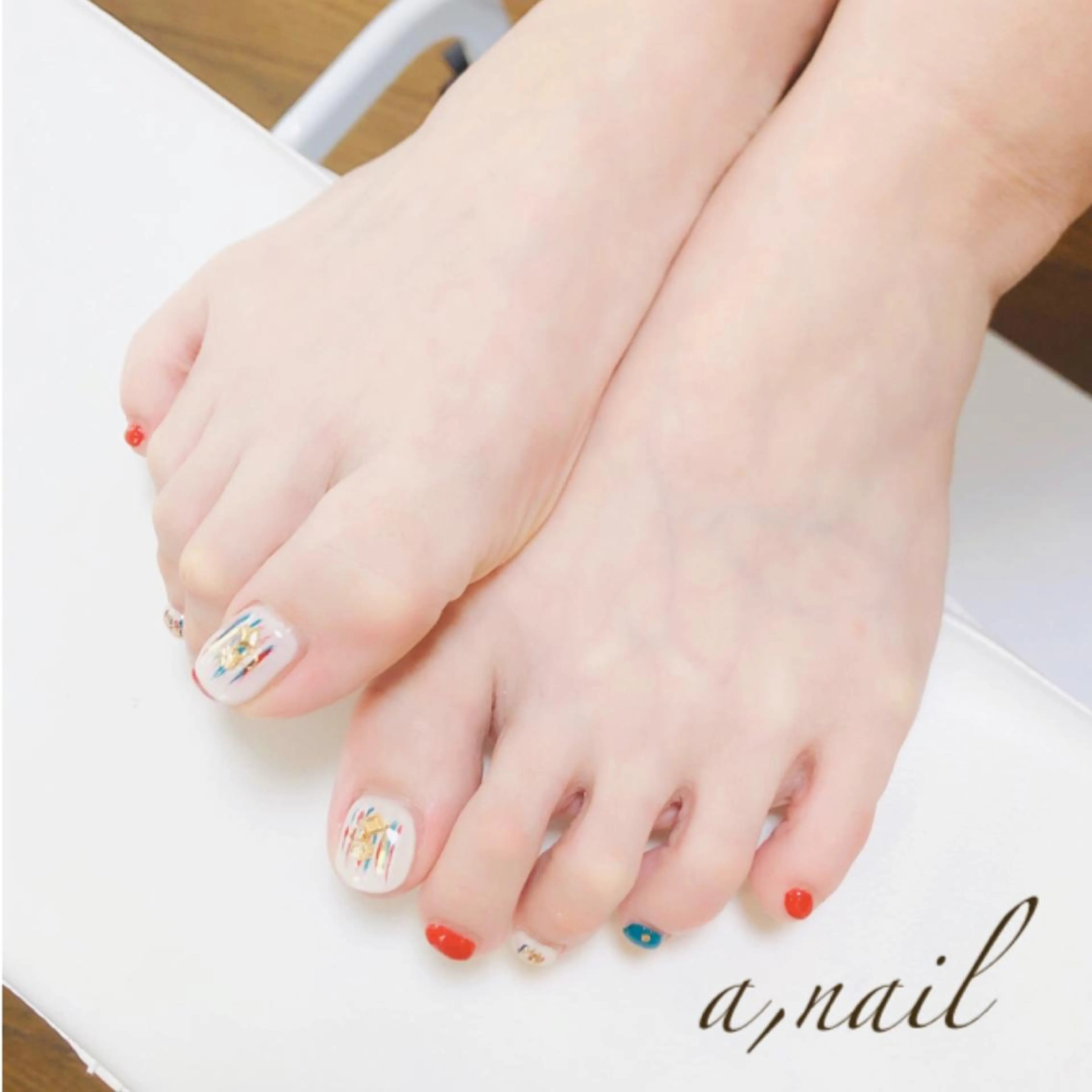 ネイル フットネイル ジェルネイル グラデーション ラメ(グリッター) ラメグラデーション フットネイル ネイルサロン エーネイルのネイルデザイン