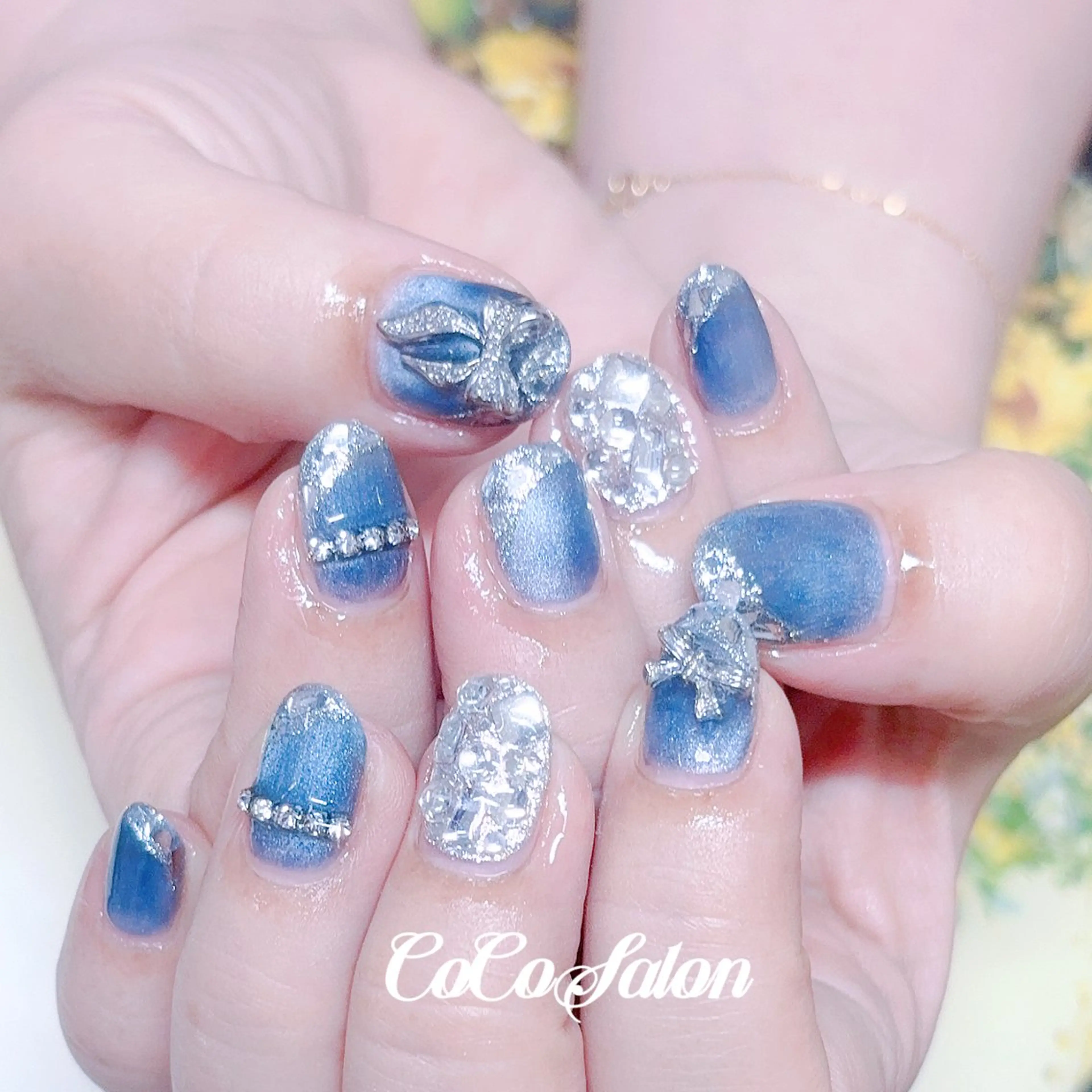 ネイル フレンチネイル ガラスフレンチ マグネットネイル 持ち込み リボン ハンドネイル CoCoSalon ネイル/まつ毛予約のネイルデザイン