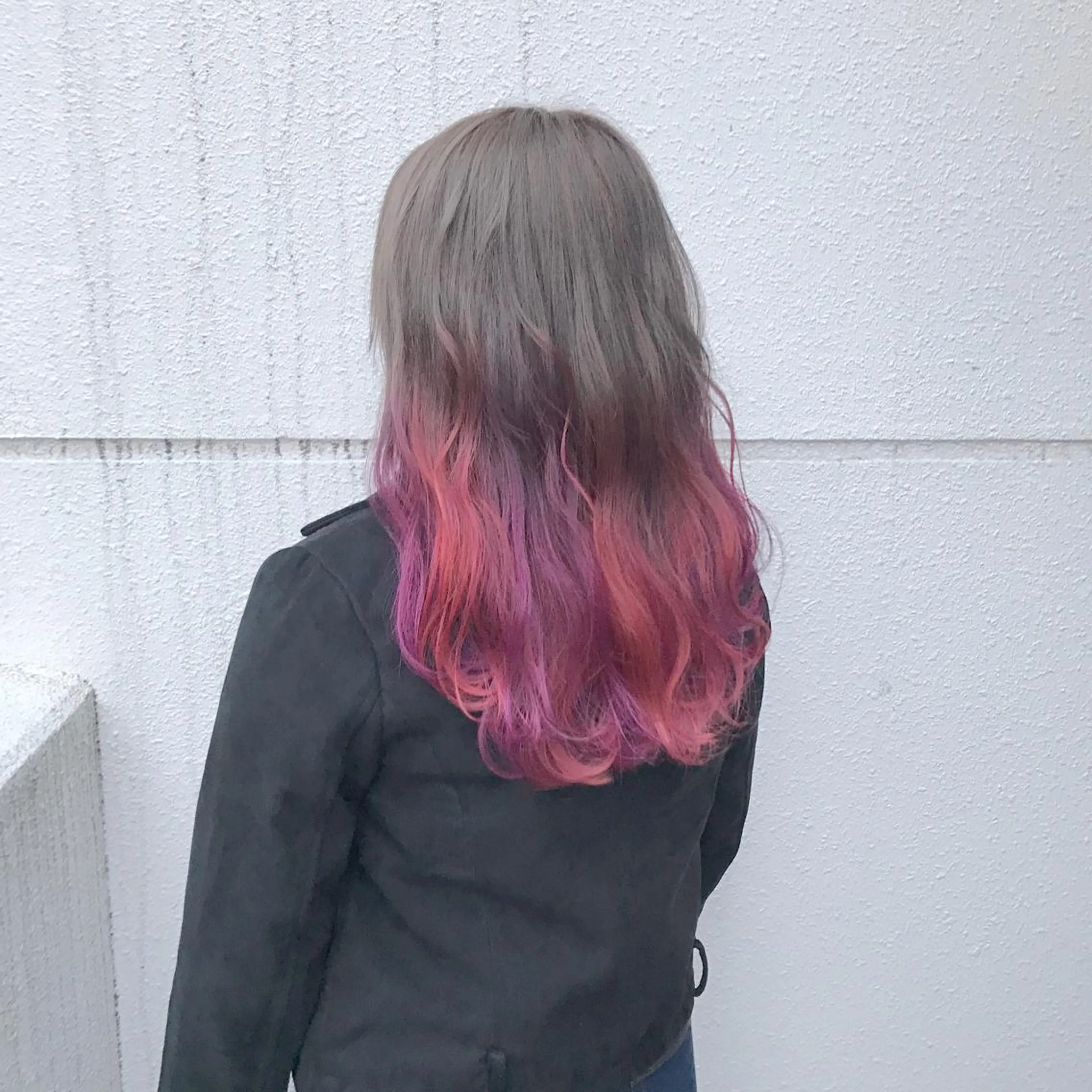 セミロング カラー ダブルカラー グラデーションカラー パープルカラー レッドカラー インナーカラー/天神 ブリーチ/吉田のヘアスタイル