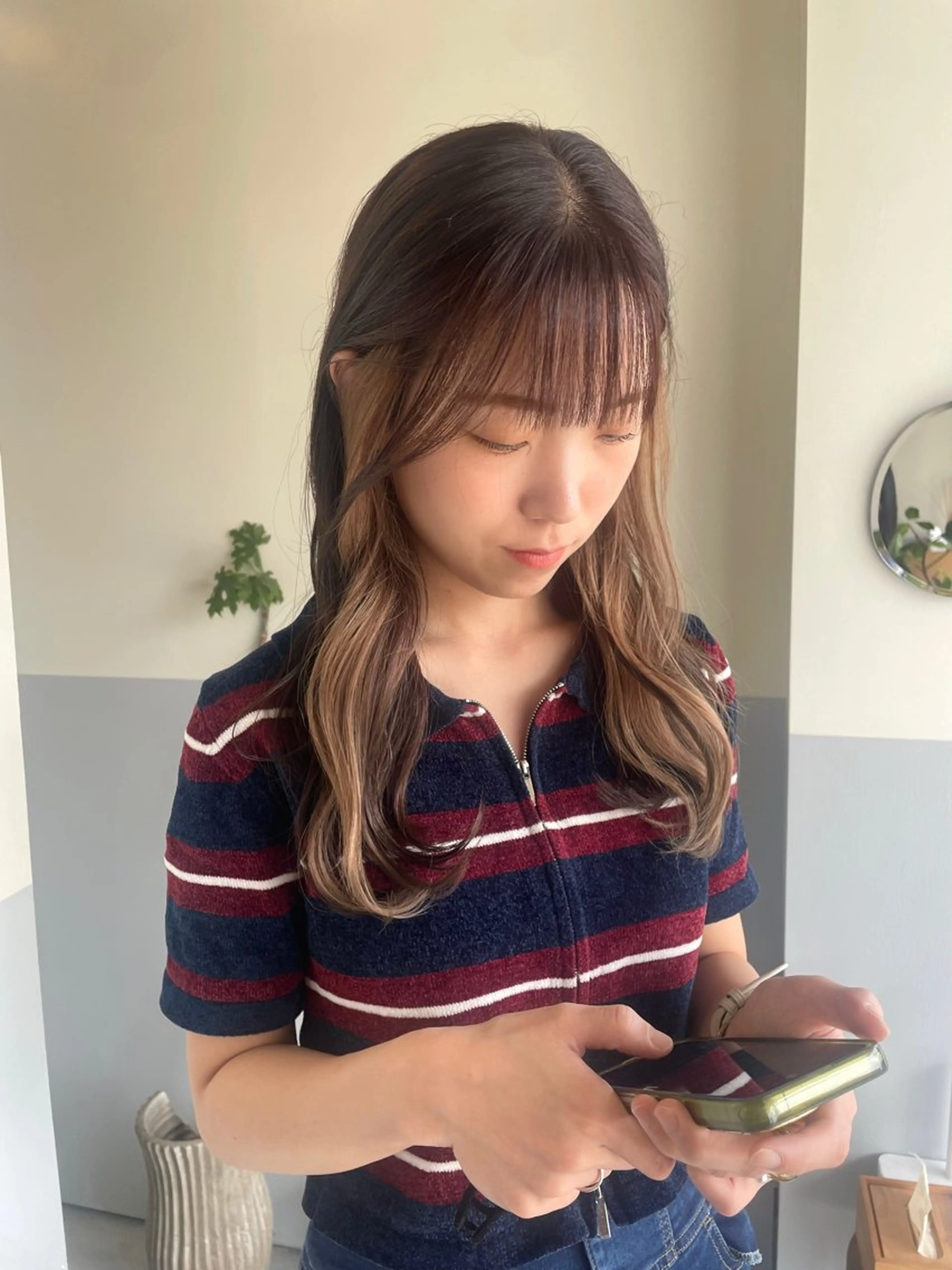 ミディアム カラー ベージュカラー ショコラグレージュ グレージュ 小久保 里紗のヘアスタイル