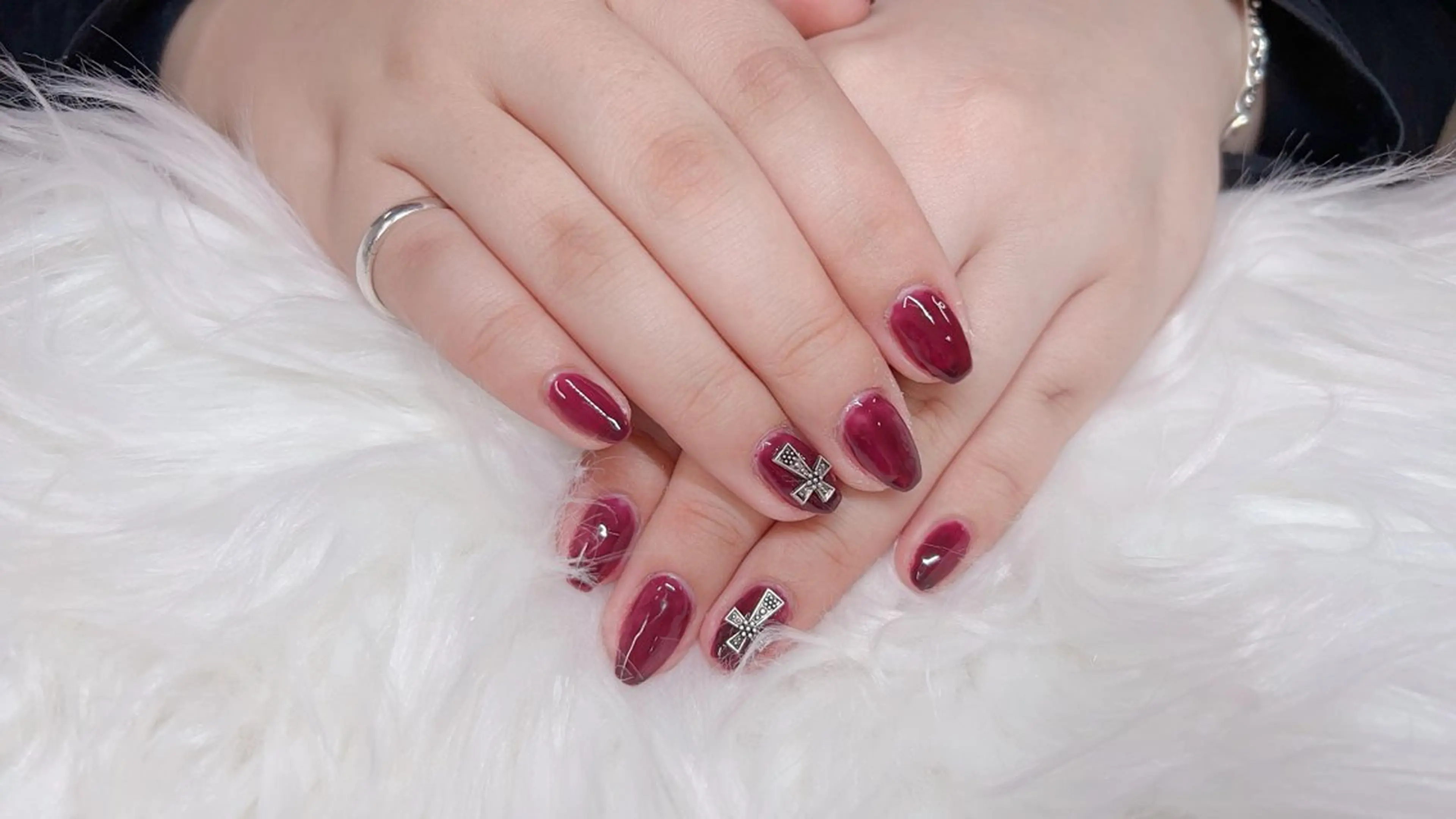 ネイル ジェルネイル ワンカラーネイル パラジェル シンプルネイル ハンドネイル HENECY🍓 momokaのネイルデザイン