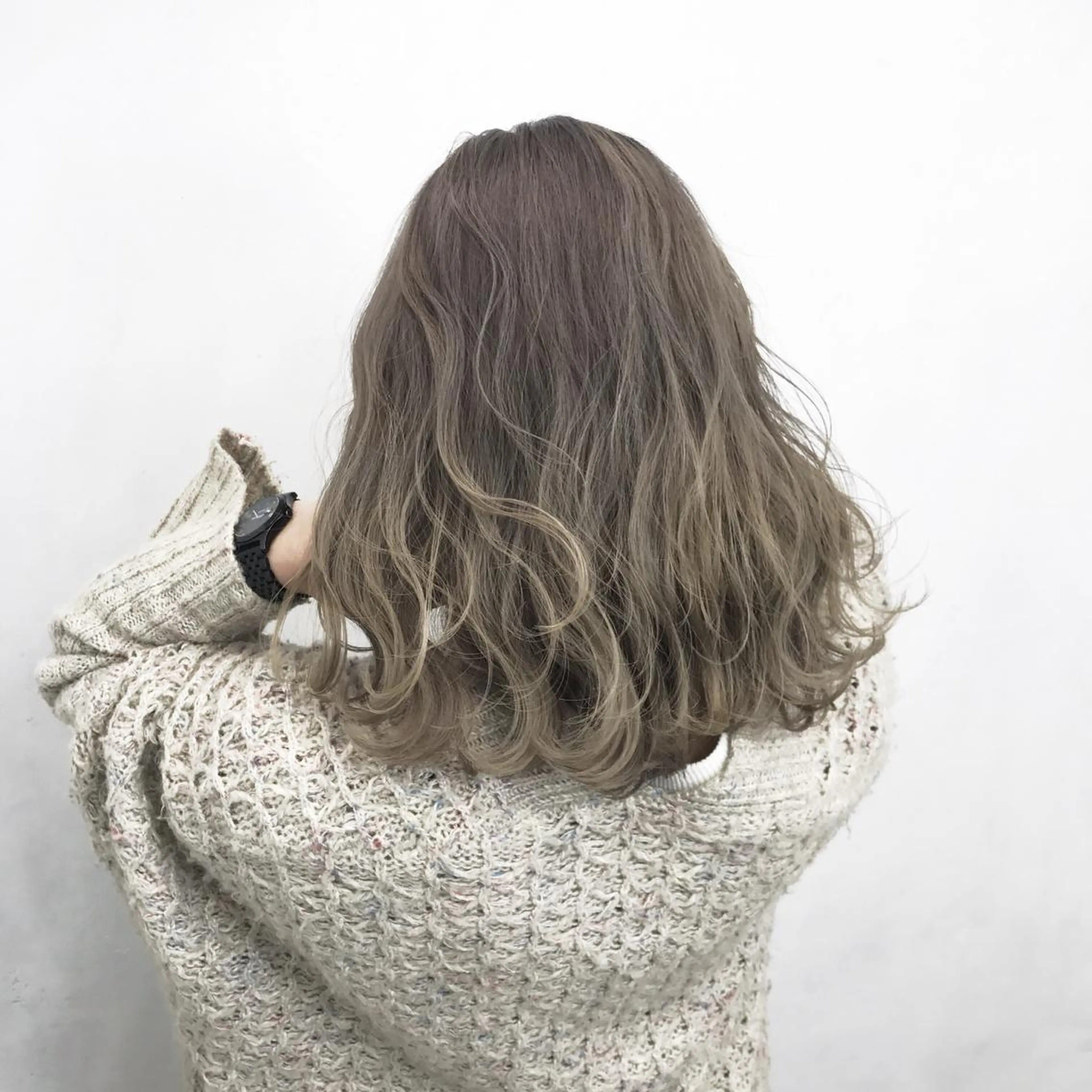 セミロング カラー ダブルカラー グレージュ ヘアカラー TATSUYA アートディレクターのヘアスタイル