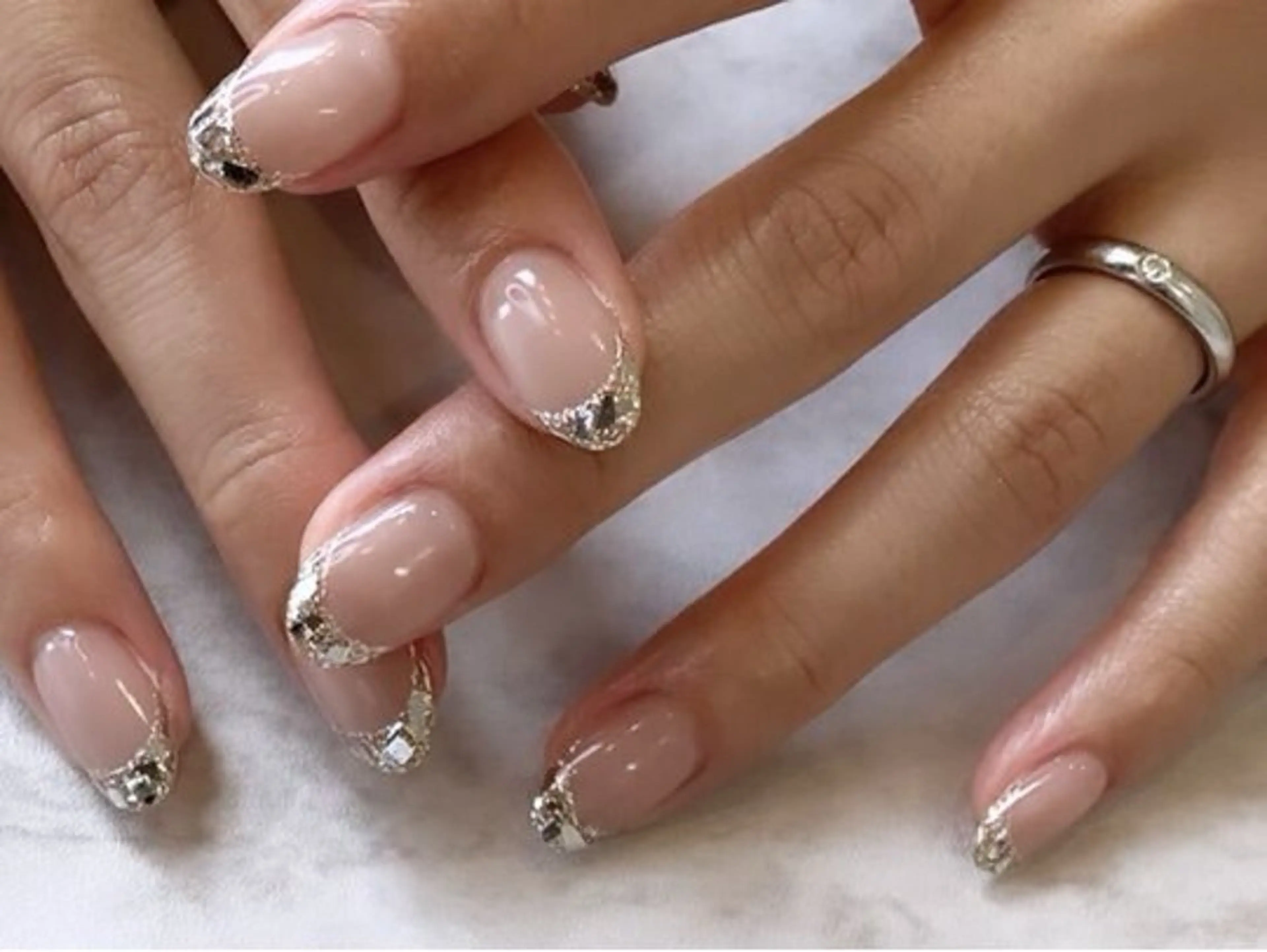 パーツ2つ無料✨️【自他店オフ無料】ガラスフレンチネイル(ベースワンカラー)の写真