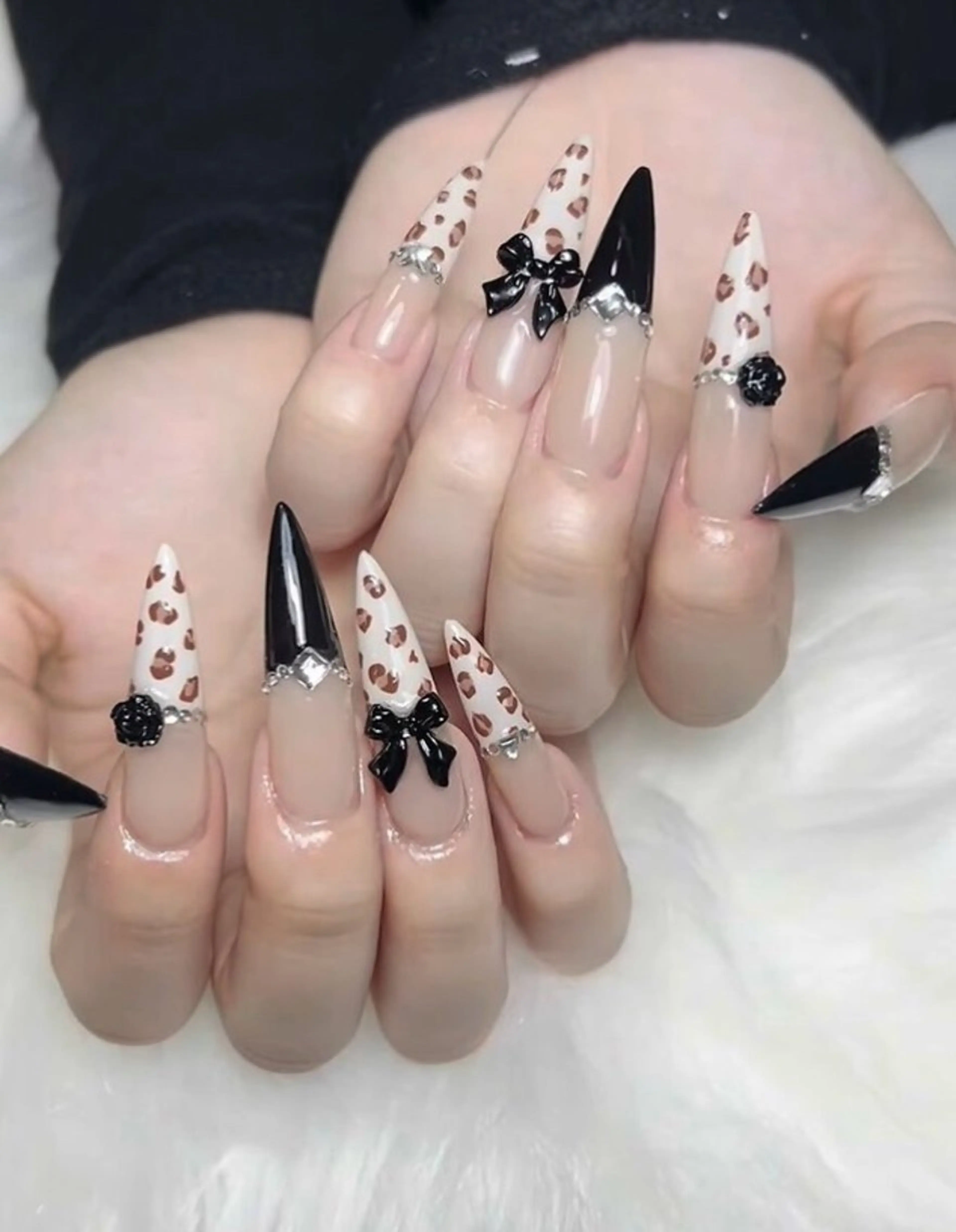 ネイル キラキラネイル 韓国ネイル 水色 マグネットネイル ニュアンスネイル RUBY Nail 日暮里店のネイルデザイン