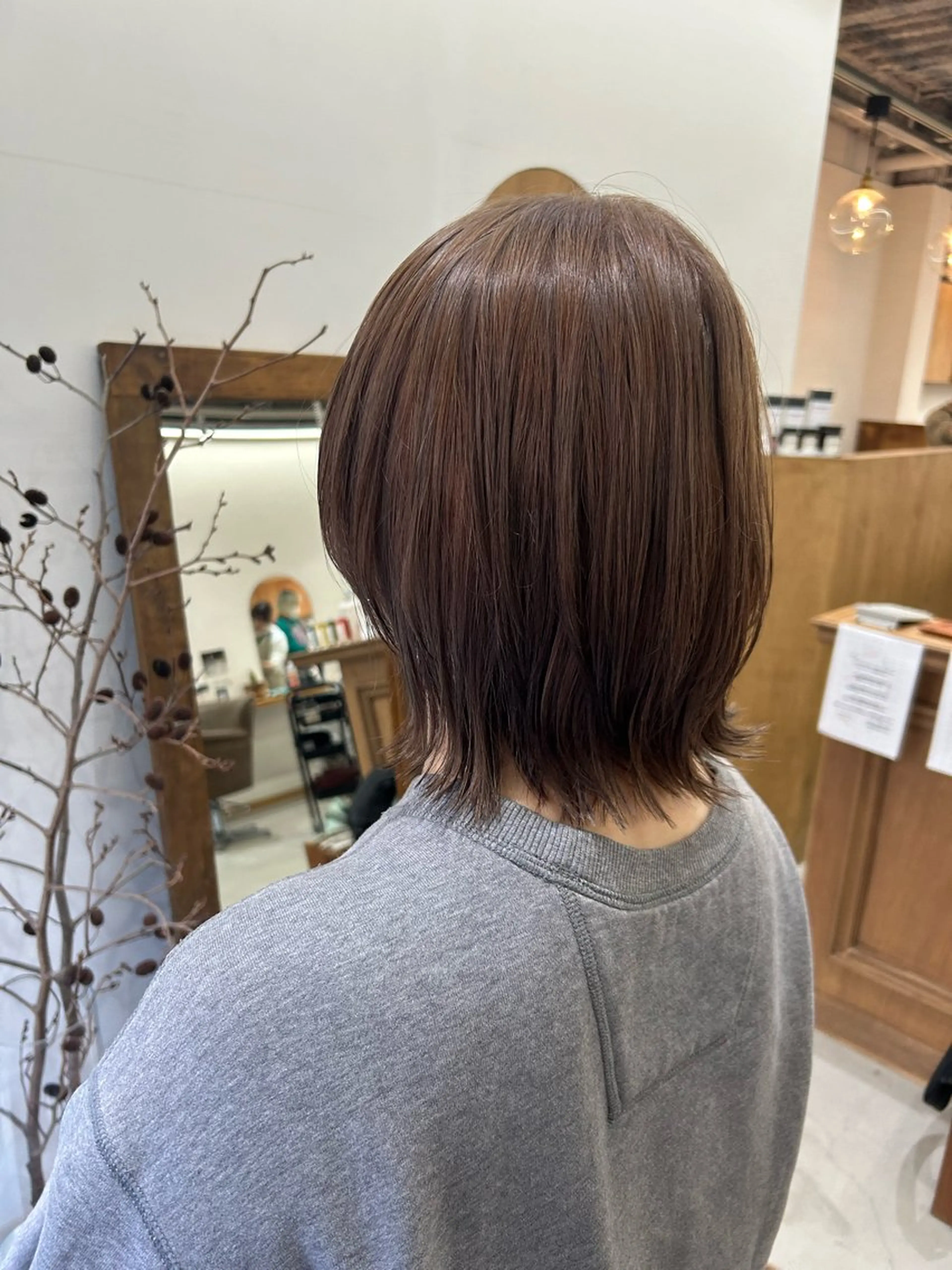 ショート ボブレイヤー ボブ レイヤーカット クリスマス カット ヘアカラー なつめ🐶ショート ベージュカラーのヘアスタイル