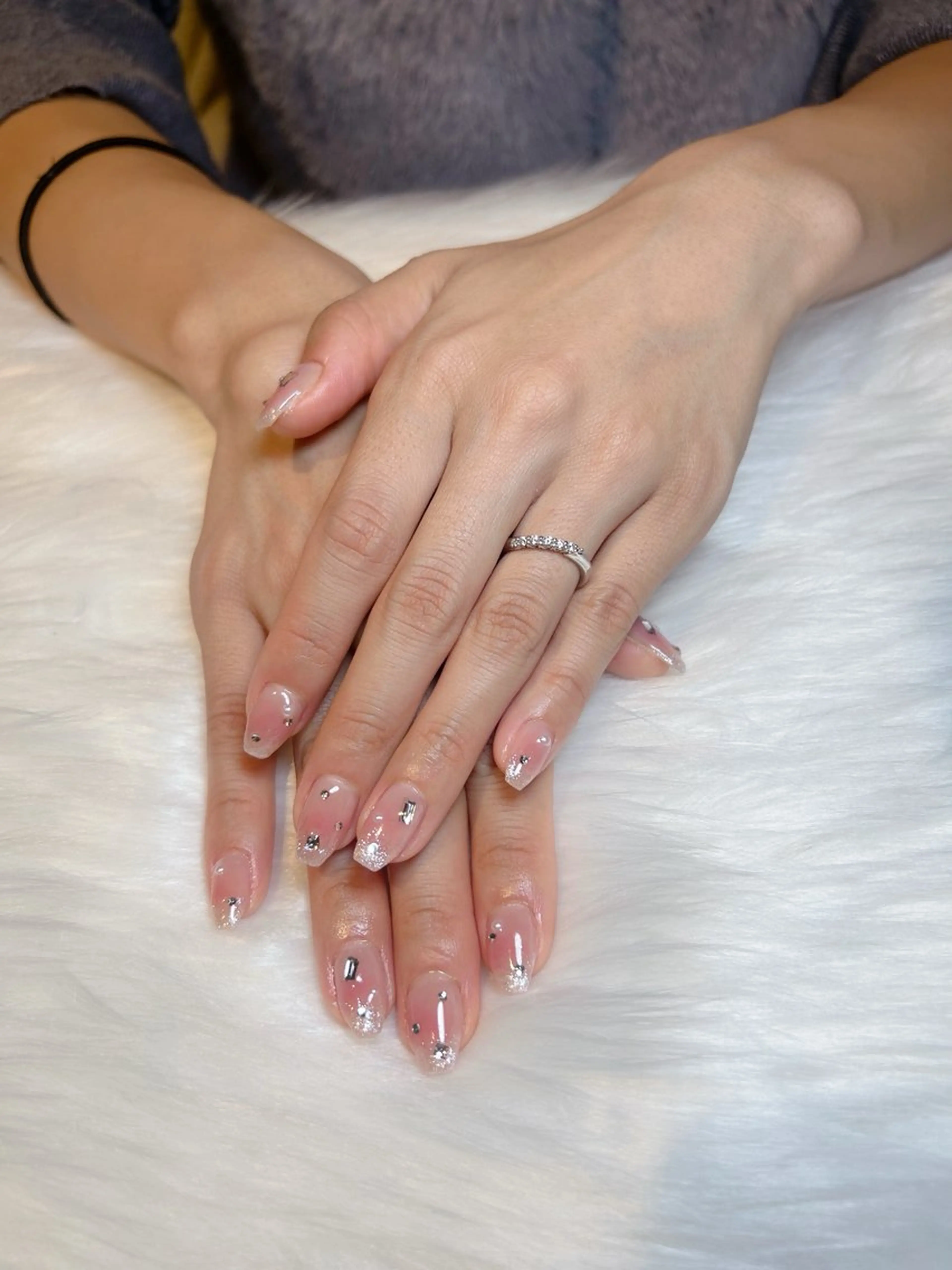 ネイル チークネイル グラデーション 持ち込み ワンカラーネイル 冬ネイル Naru Kelinailのネイルデザイン