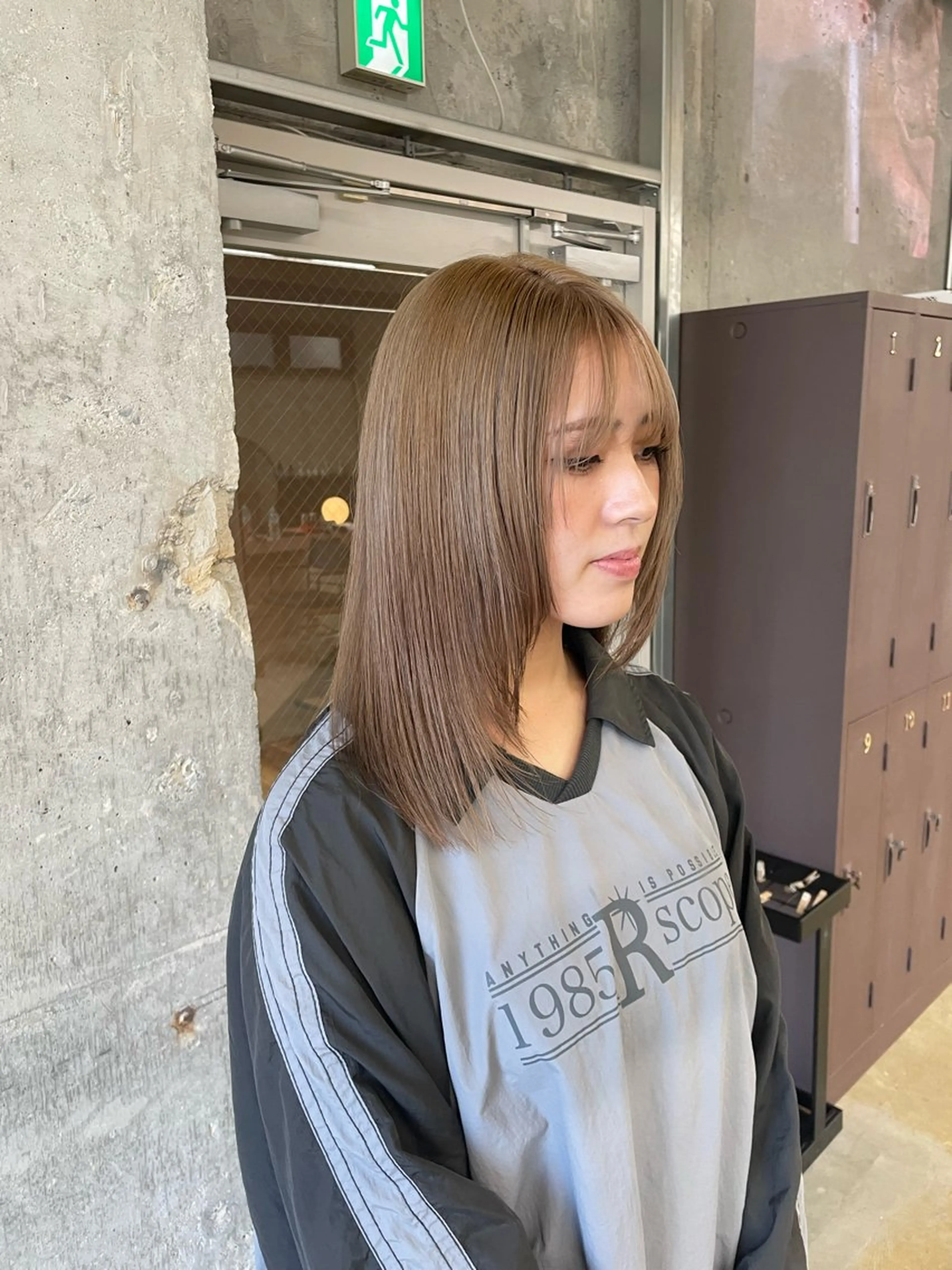 セミロング カット ヘアカラー 鈴木瑛里／ブロンド ベージュ／男女のヘアスタイル