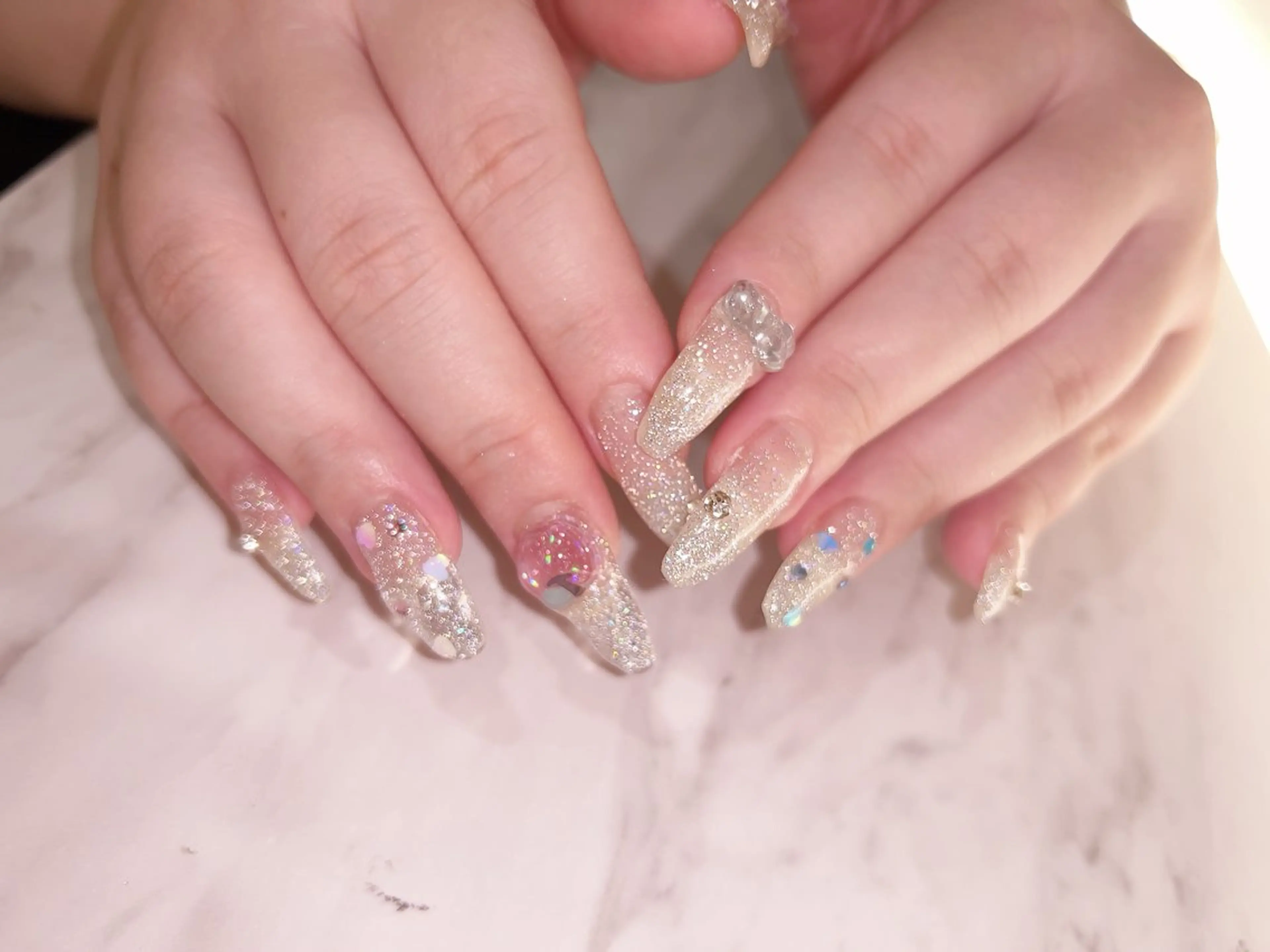 ネイル ジェルネイル パラジェル HENECY🍓 momokaのネイルデザイン