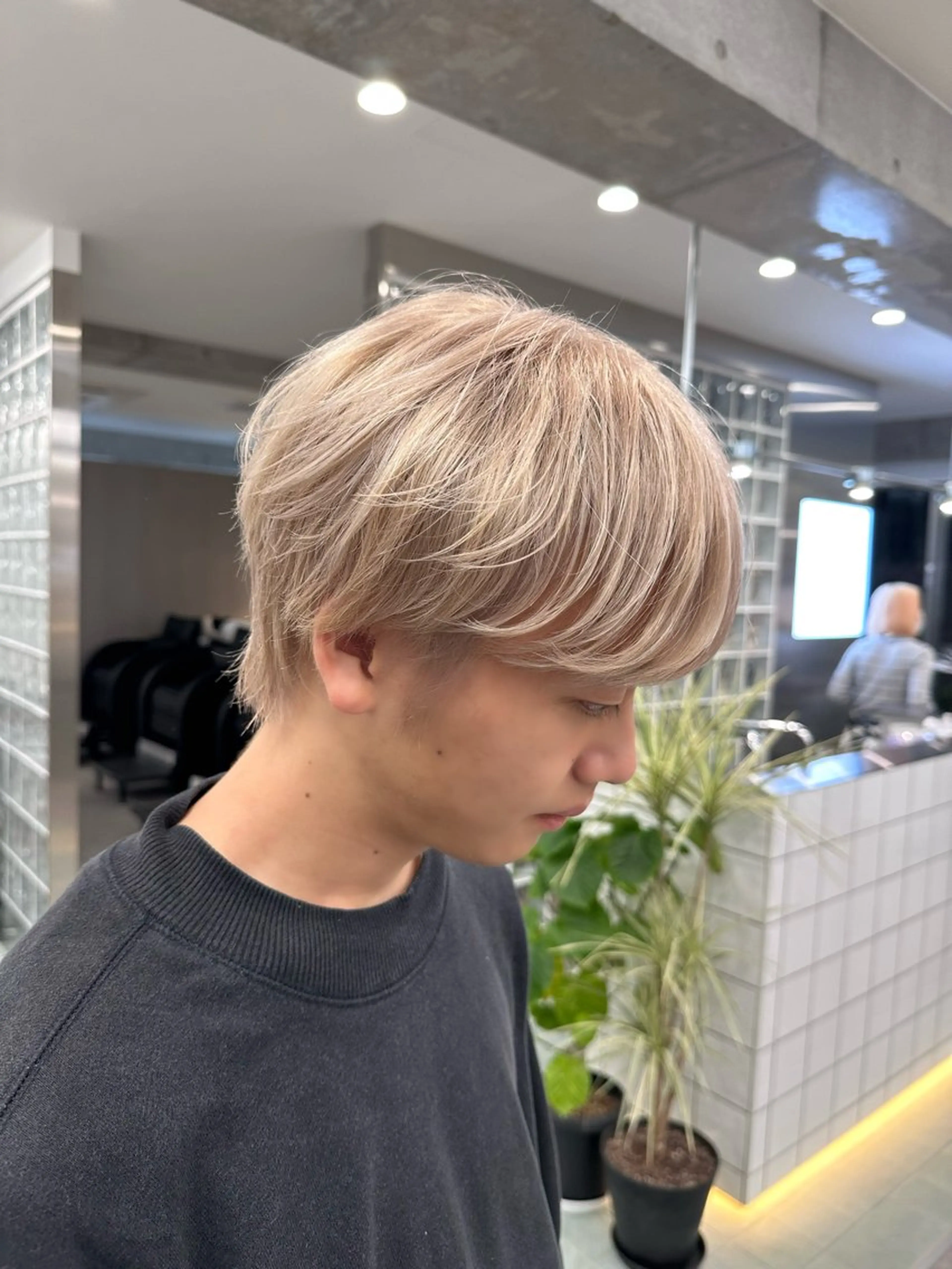 ショート cinq PROJECT所属・ミルクティーベージュ /三村克彦のヘアスタイル