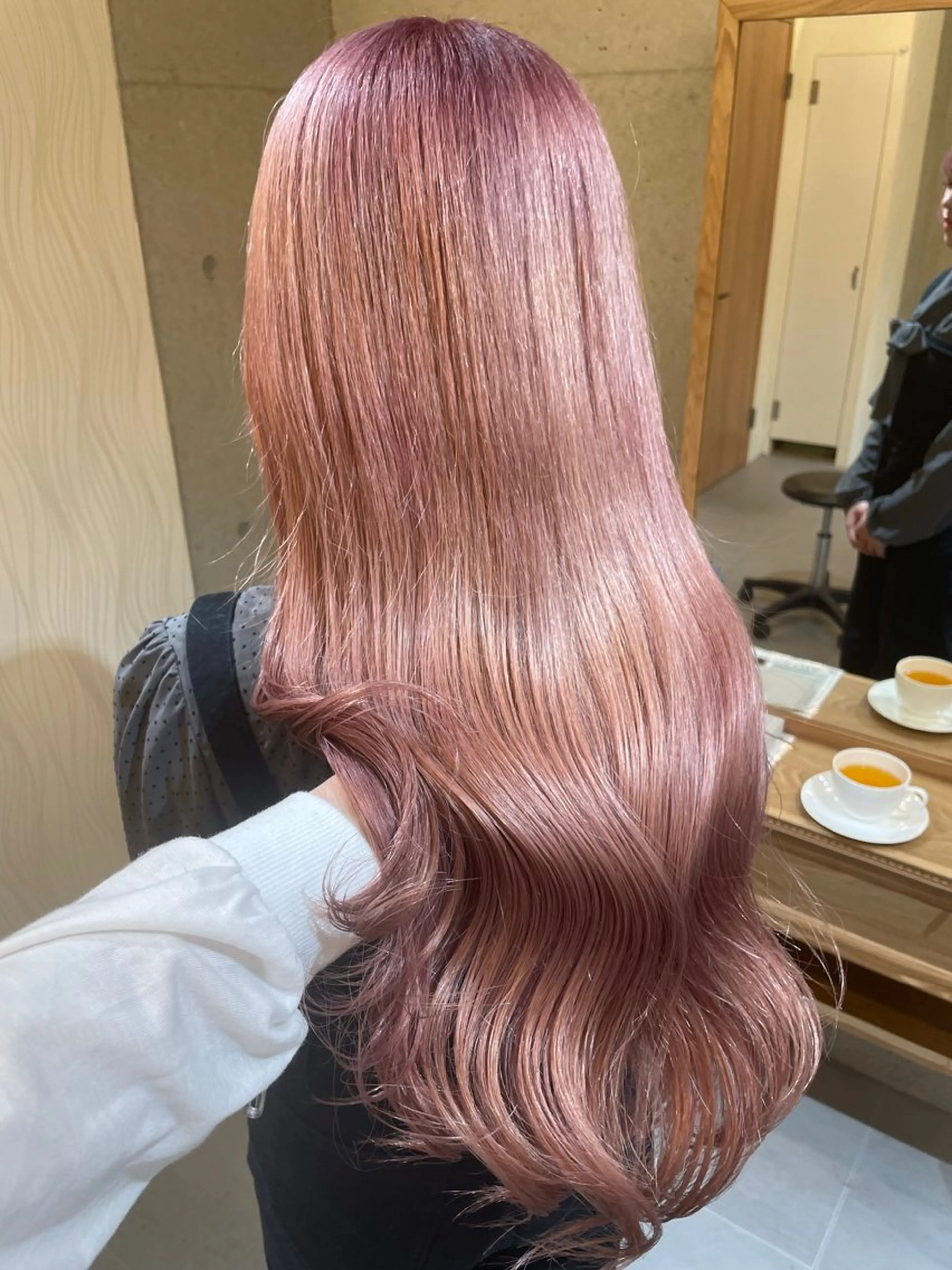 ロング カラー ベージュカラー ブリーチ ピンクカラー ピンクベージュ レイヤーカット 羽田翔大/ブリーチ/ ボブカット/店長のヘアスタイル