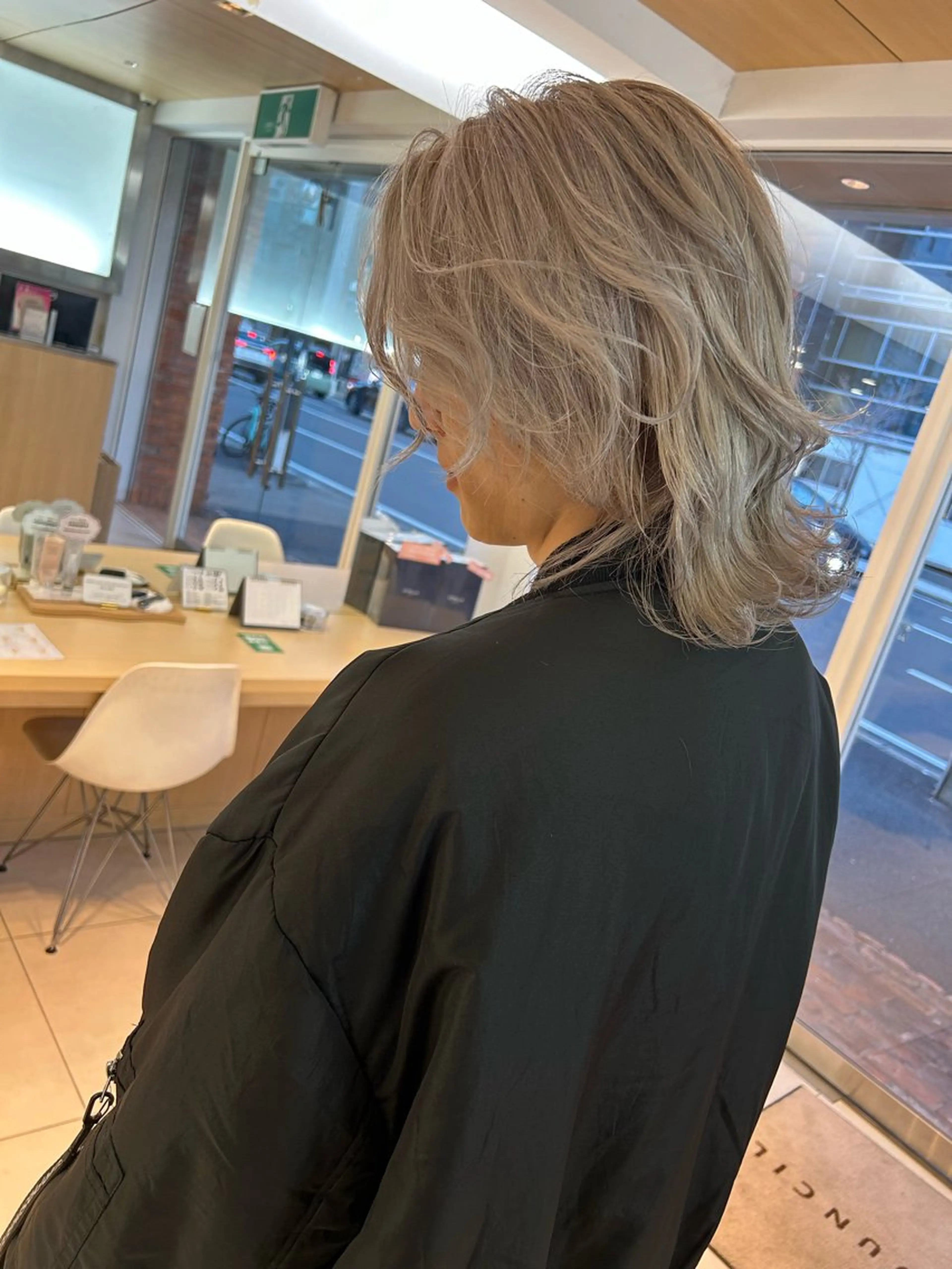 セミロング カラー メンズ メンズブリーチ ブリーチ シルバー ホワイトシルバー カット ヘアカラー 🍀透明感抜群🍀/ ハイトーンカラーのヘアスタイル