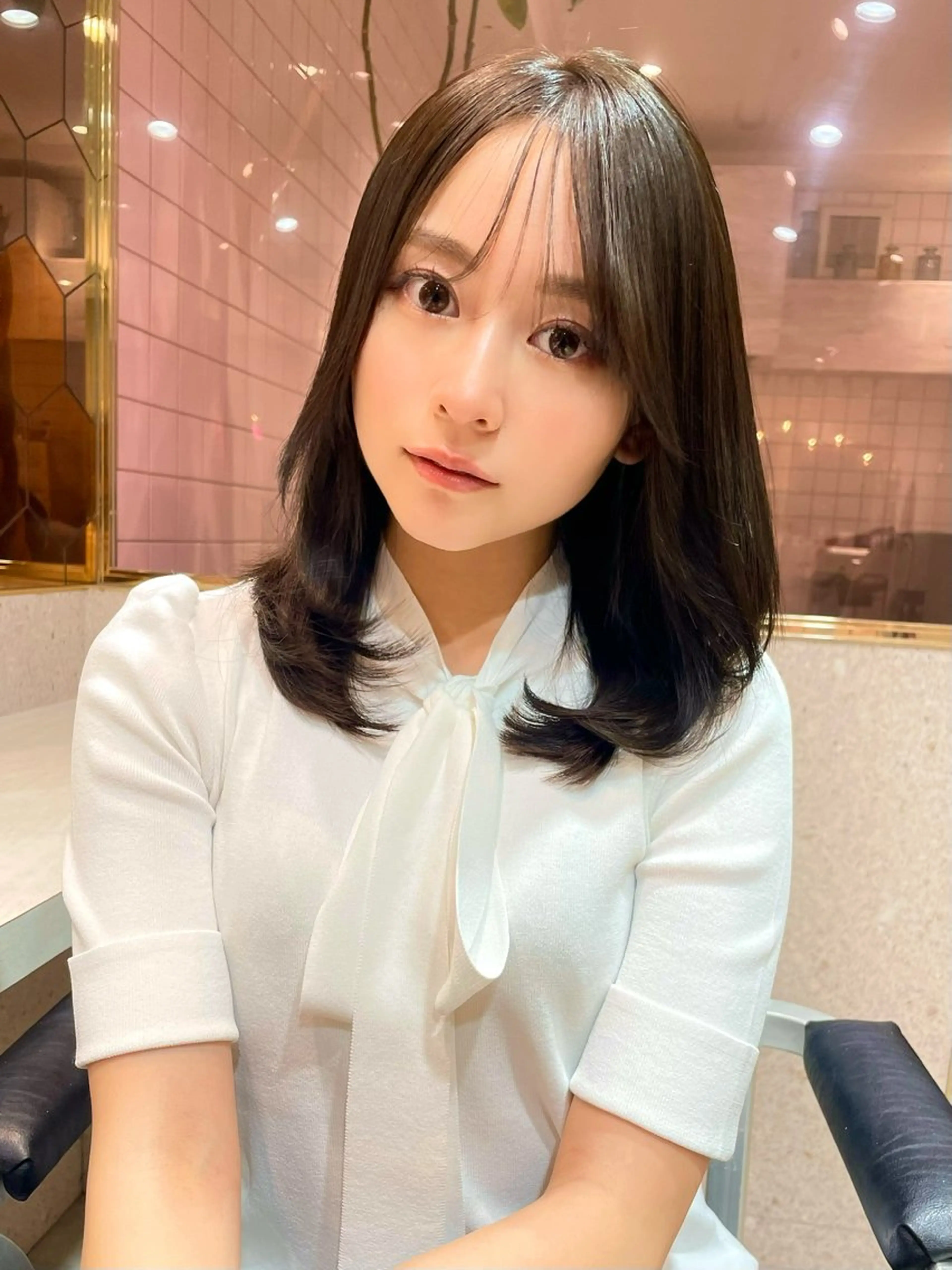 ミディアム カラー ベージュカラー ブリーチ 透明感カラー ダブルカラー グレージュ カット ヘアカラー トリートメント 韓国ヘア🤍顔周り/ 髪質改善✨/林遼一郎のヘアスタイル