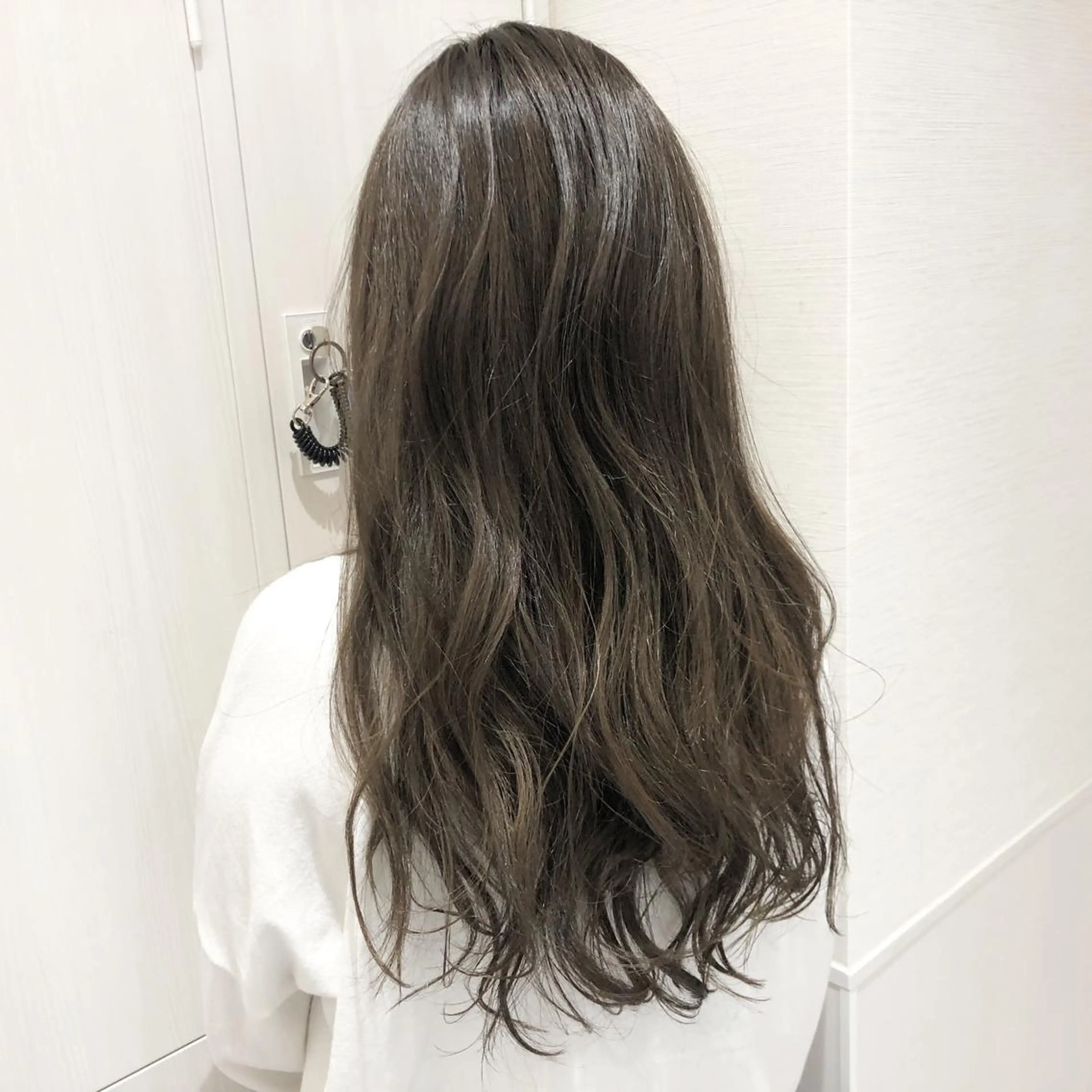 ロング カラー アディクシーカラー アッシュ バレイヤージュ 透明感カラー グラデーションカラー レイヤー/韓国/ 顔周り/しんやのヘアスタイル