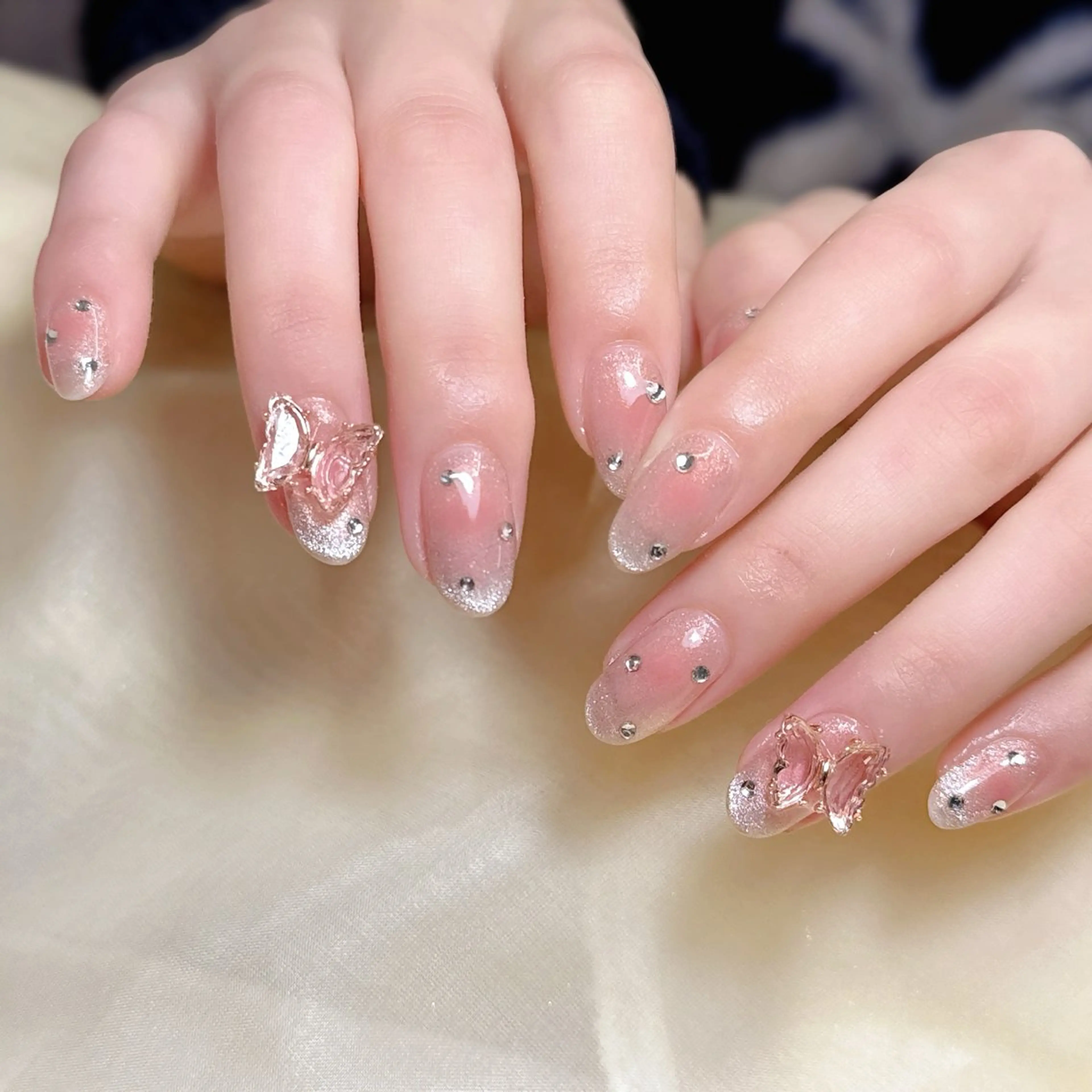 ネイル ハンドネイル グロー ネイルのネイルデザイン