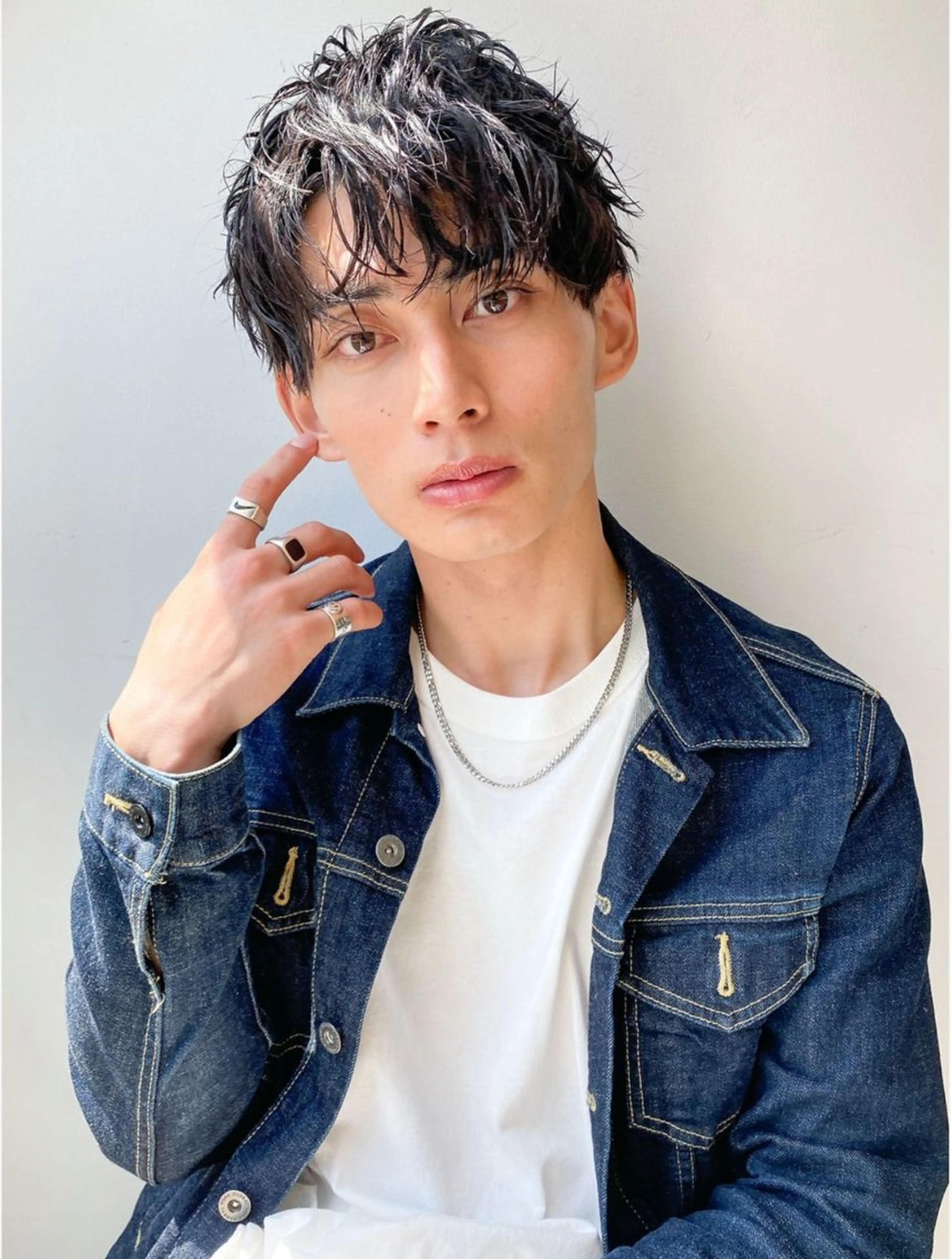 ショート パーマ メンズ センターパート メンズ韓国風 メンズパーマ ツイストスパイラルパーマ 韓国風ヘア カット パーマ ˗ˏˋいくみˎˊ˗ /パーマ/カラーのヘアスタイル