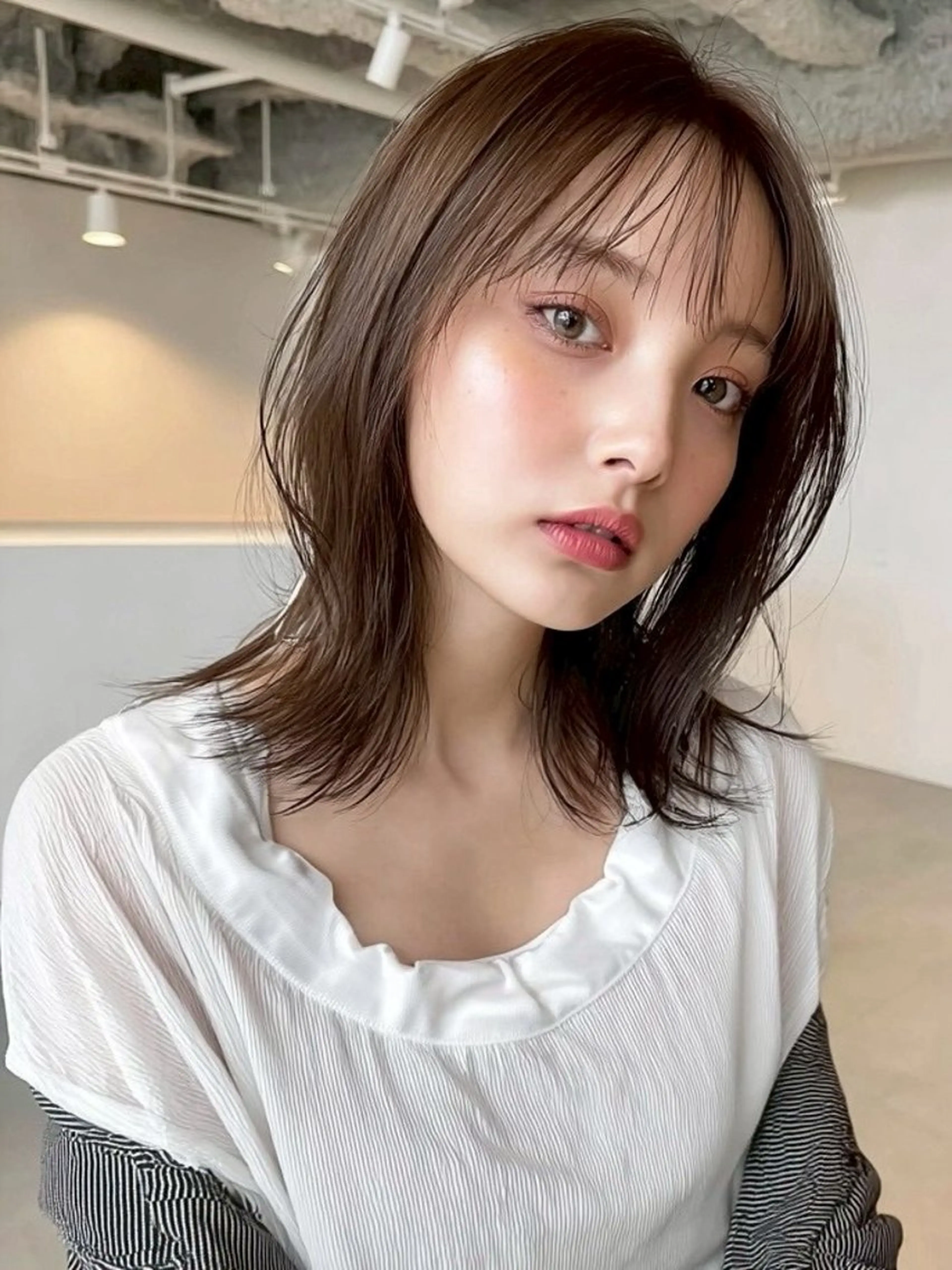 ミディアム カラー ボブレイヤー ボブ 顔まわりレイヤー 韓国風ヘア レイヤーカット 岡田 望愛🫧のヘアスタイル