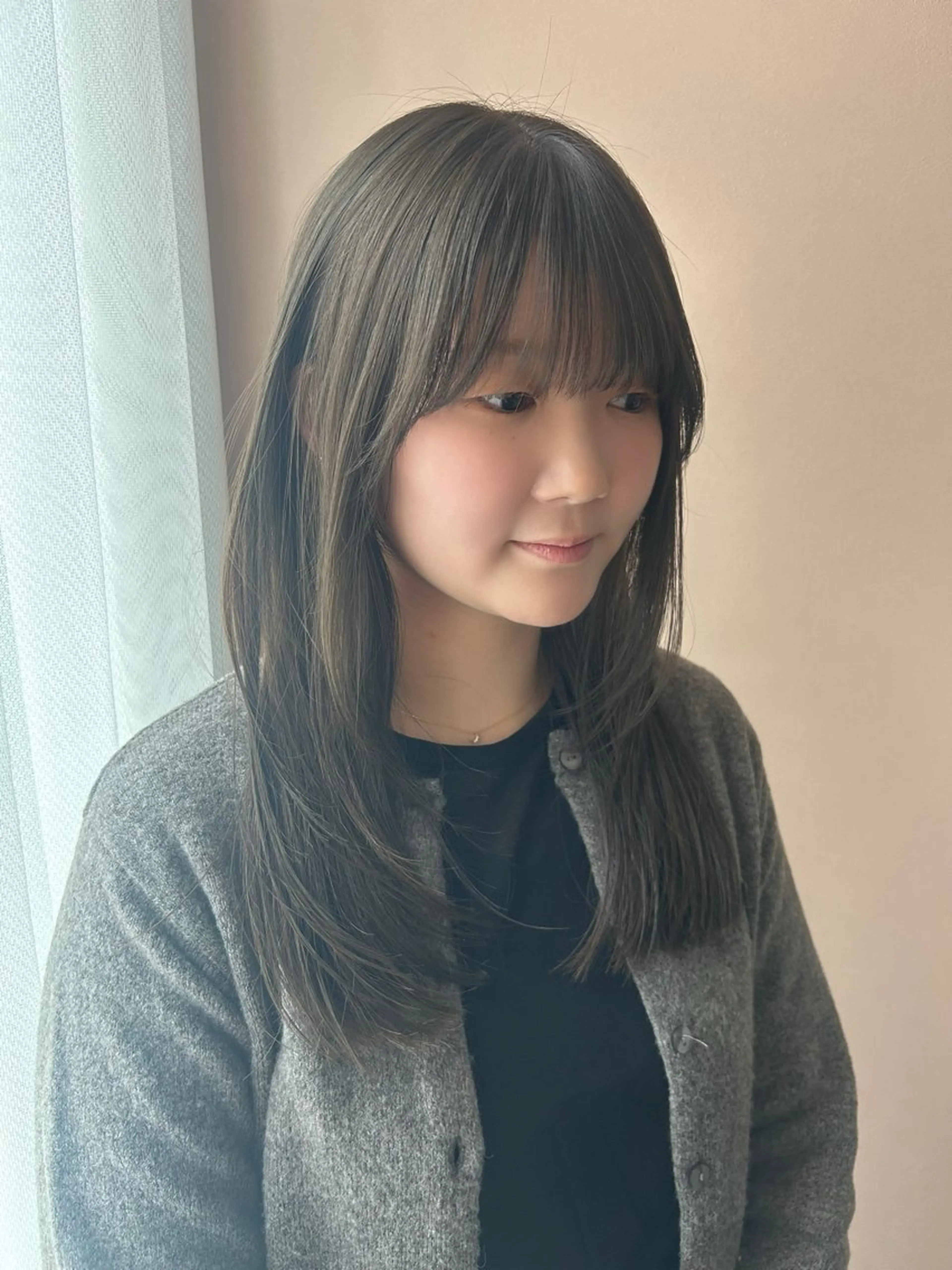 ロング カラー ブリーチ グレージュ ブリーチなしカラー オリーブグレージュ オリーブグレー hub hair レイヤー/透明感のヘアスタイル