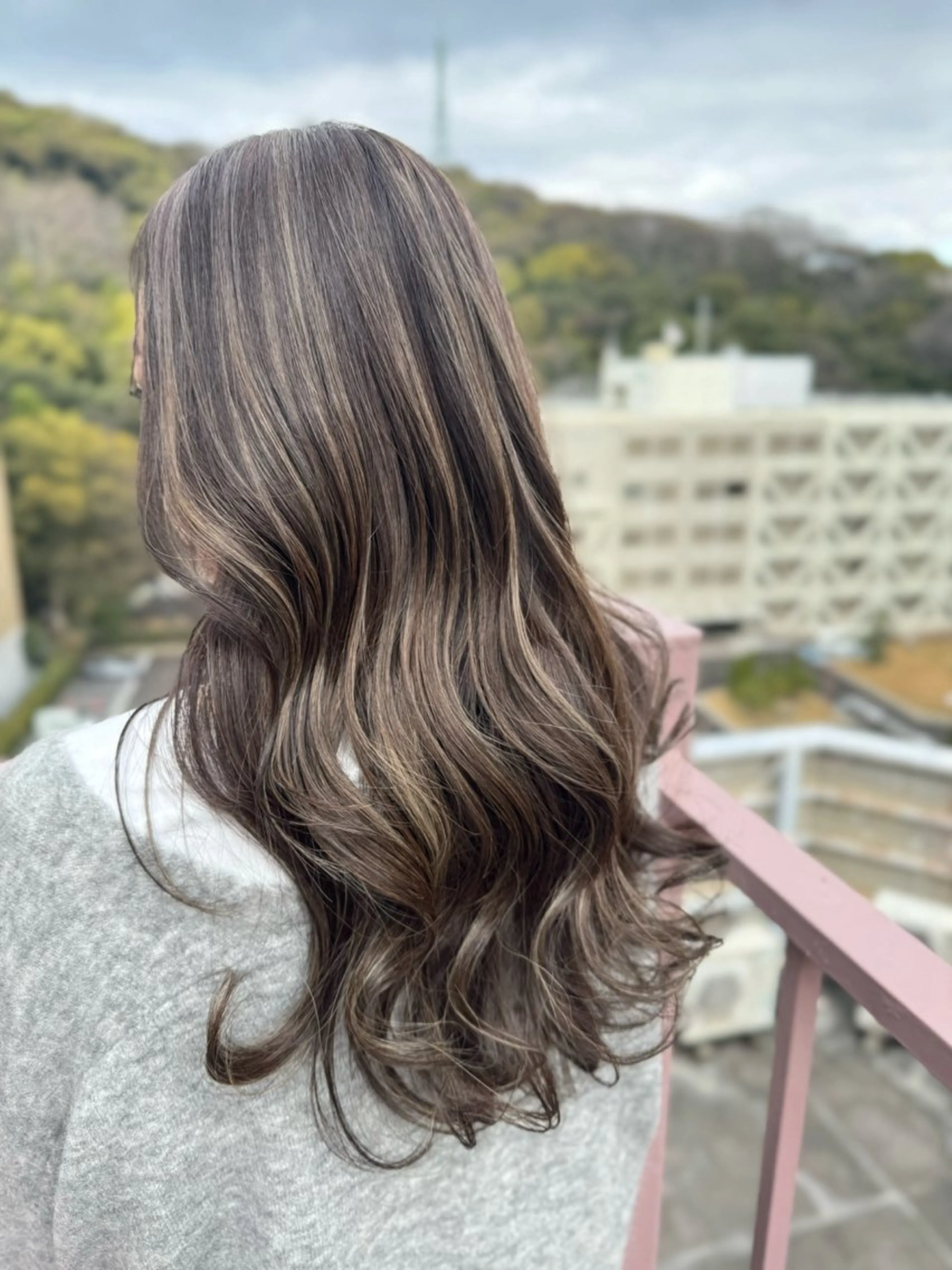 ロング カラー ハイライトカラー ハイライト ヘアカラー Viage （ビアージュ）のヘアスタイル