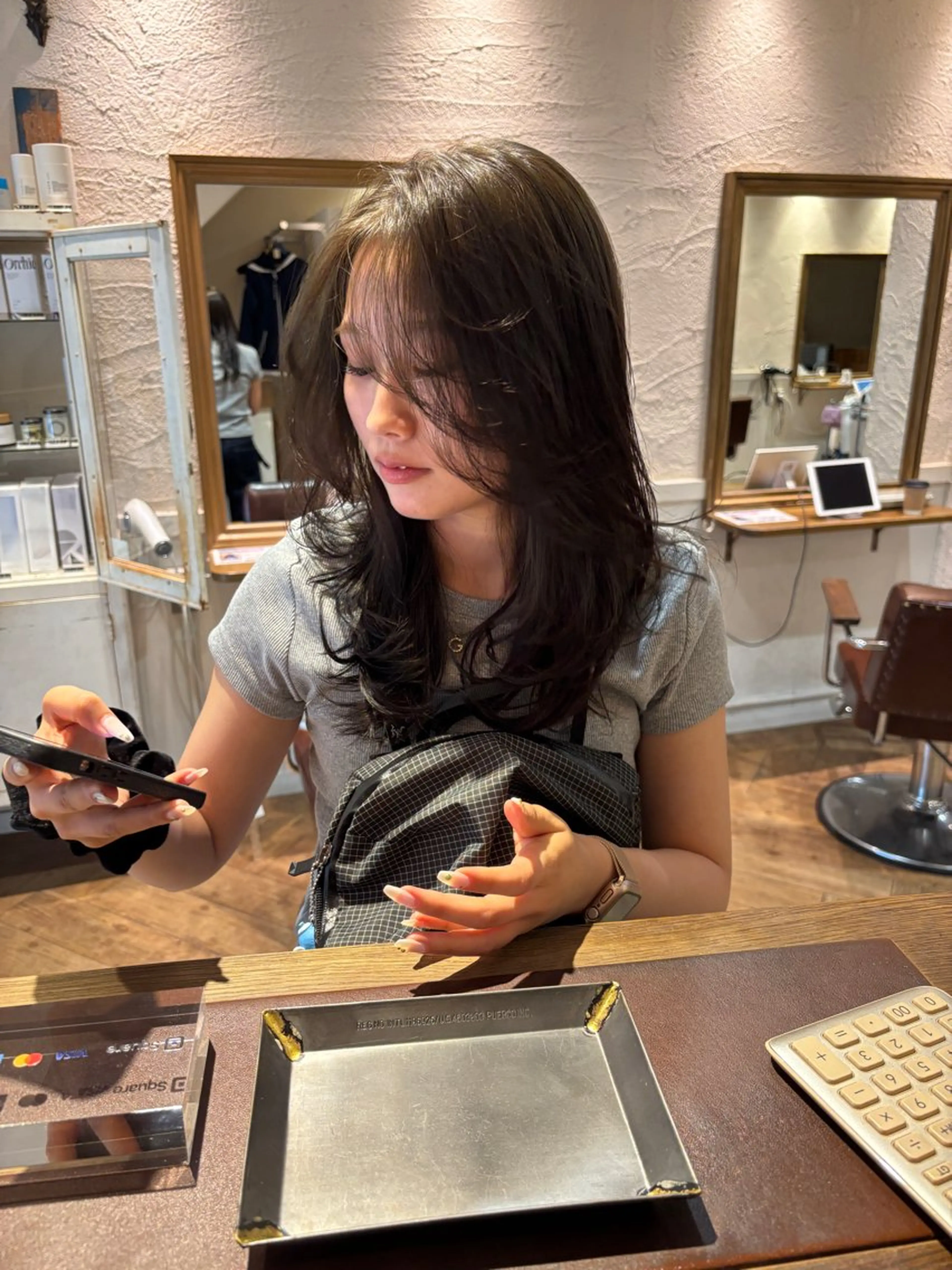 セミロング saya🌿レイヤー カット/透明感カラーのヘアスタイル