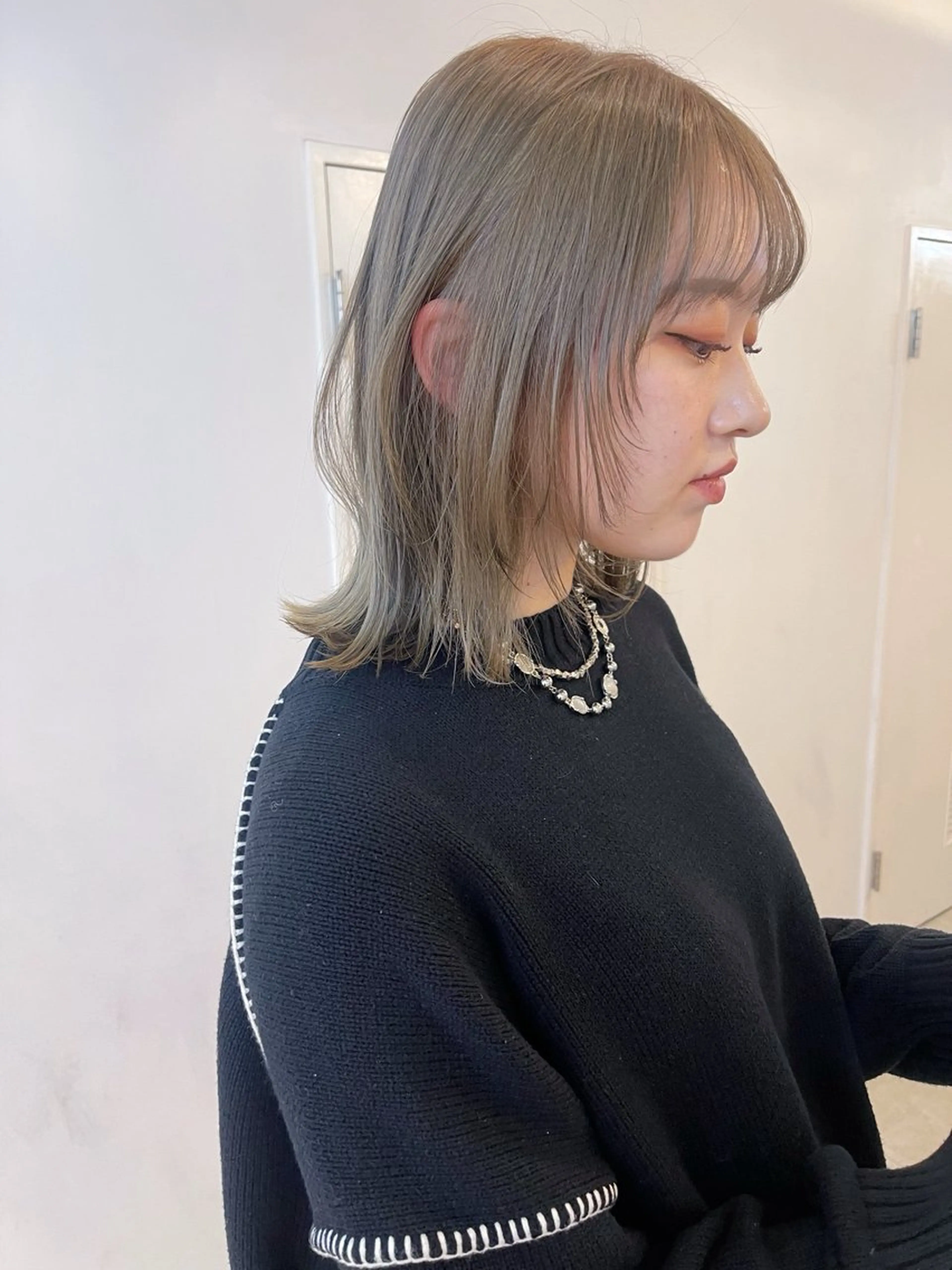 ミディアム カラー ベージュカラー オリーブベージュ 顔まわりレイヤー レイヤーカット カット ヘアカラー トリートメント AiM 大名　似合わせカットのヘアスタイル