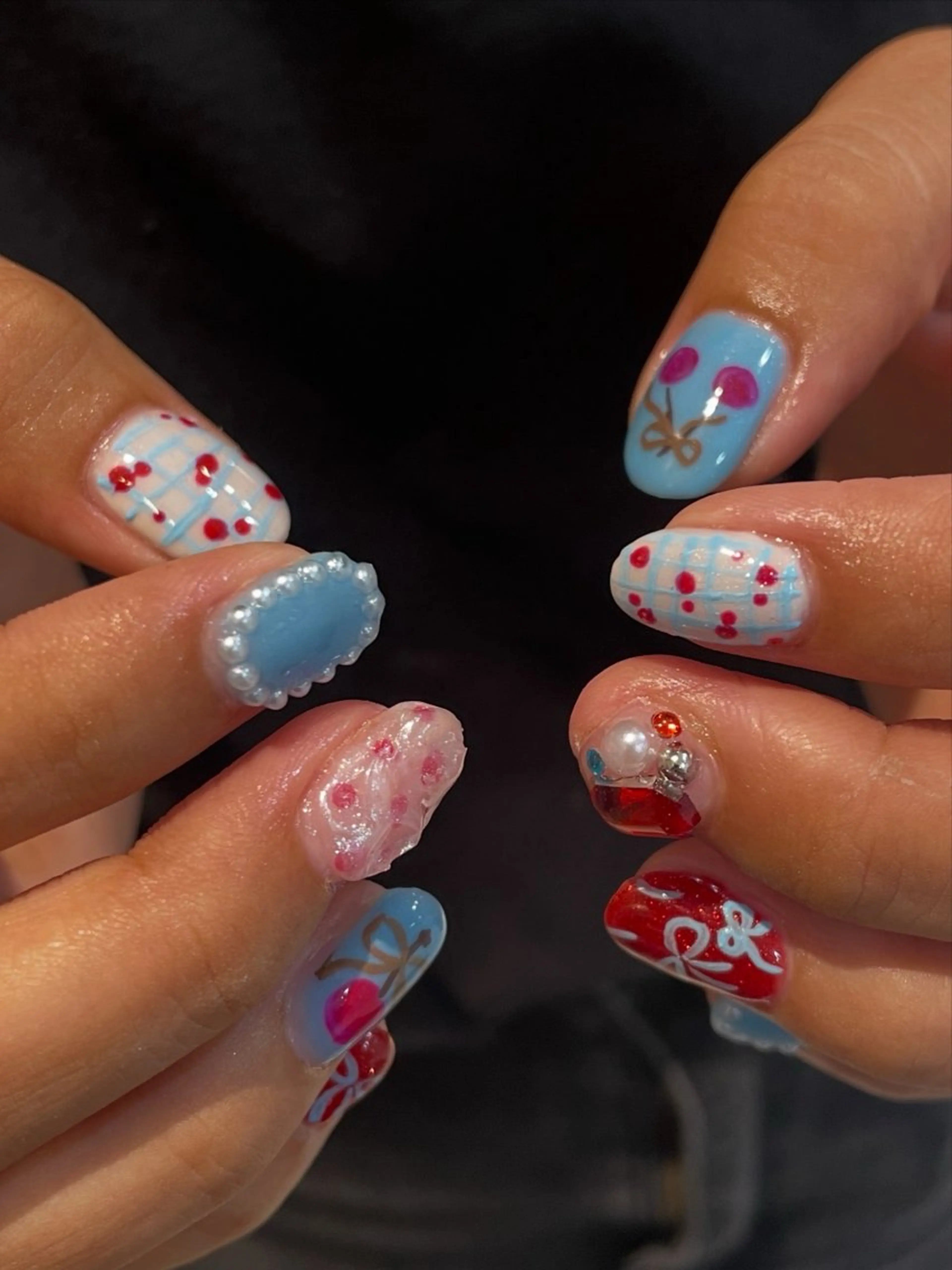 ネイル GO TODAY シェアサロン 渋谷Amiu店所属・渋谷ネイル🎀 y2k/海外ネイルのネイルデザイン