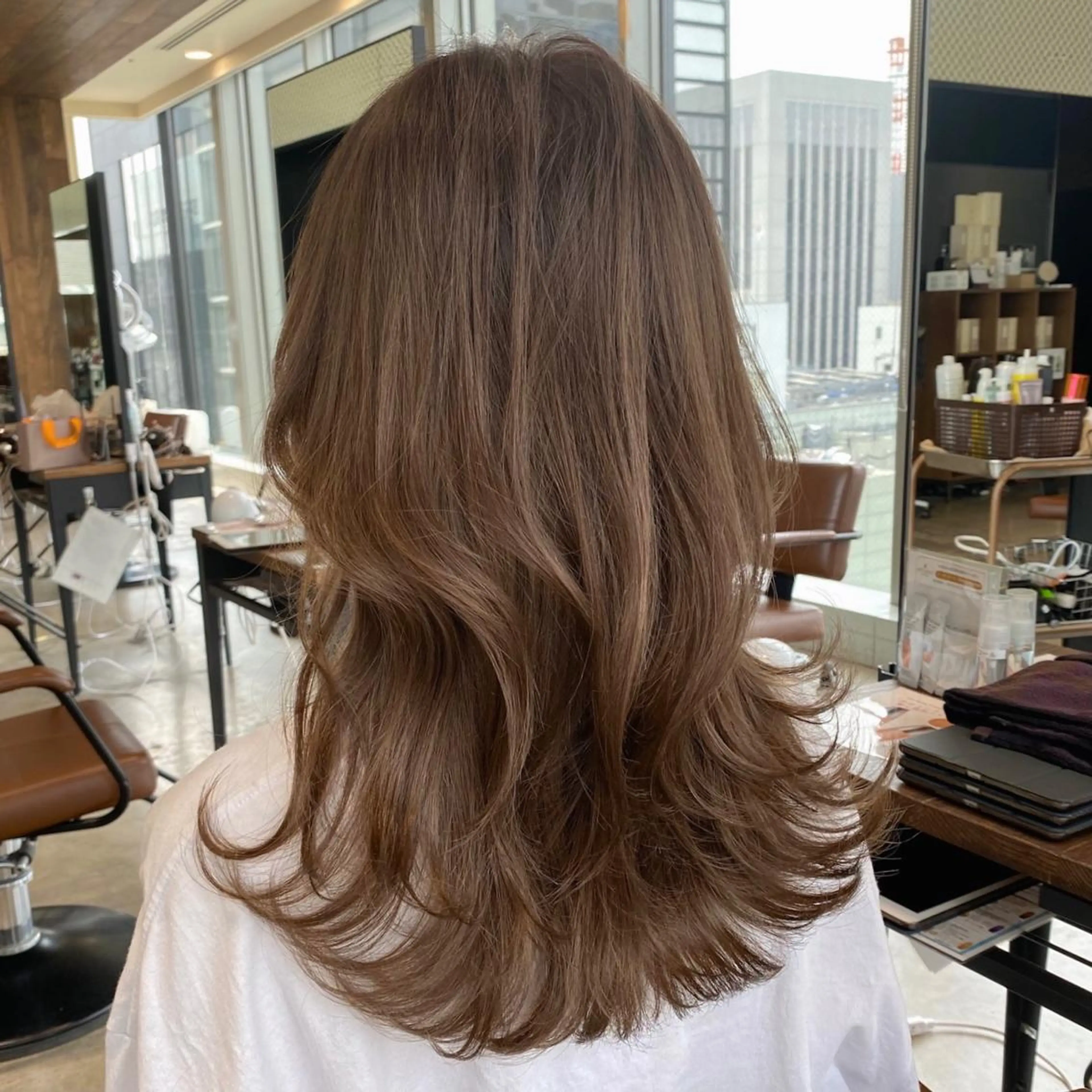 ミディアム カラー くびれヘア レイヤー/顔周り /透明感🩶高橋大のヘアスタイル