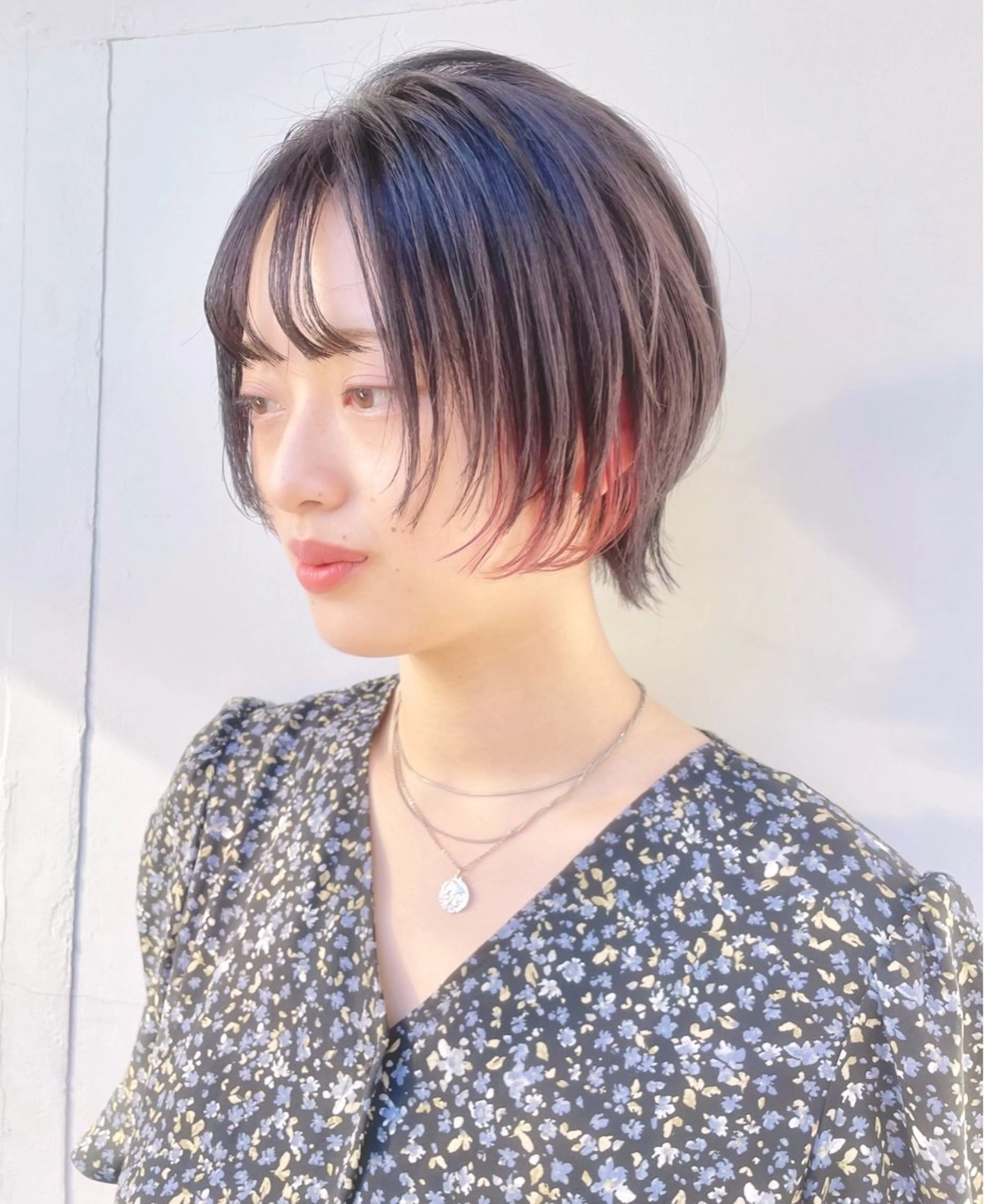 ショート カラー アディクシーカラー ベージュカラー 黒髪 ブリーチ ブルーカラー ヘアカラー 藤澤 夏実/インナーカラーのヘアスタイル