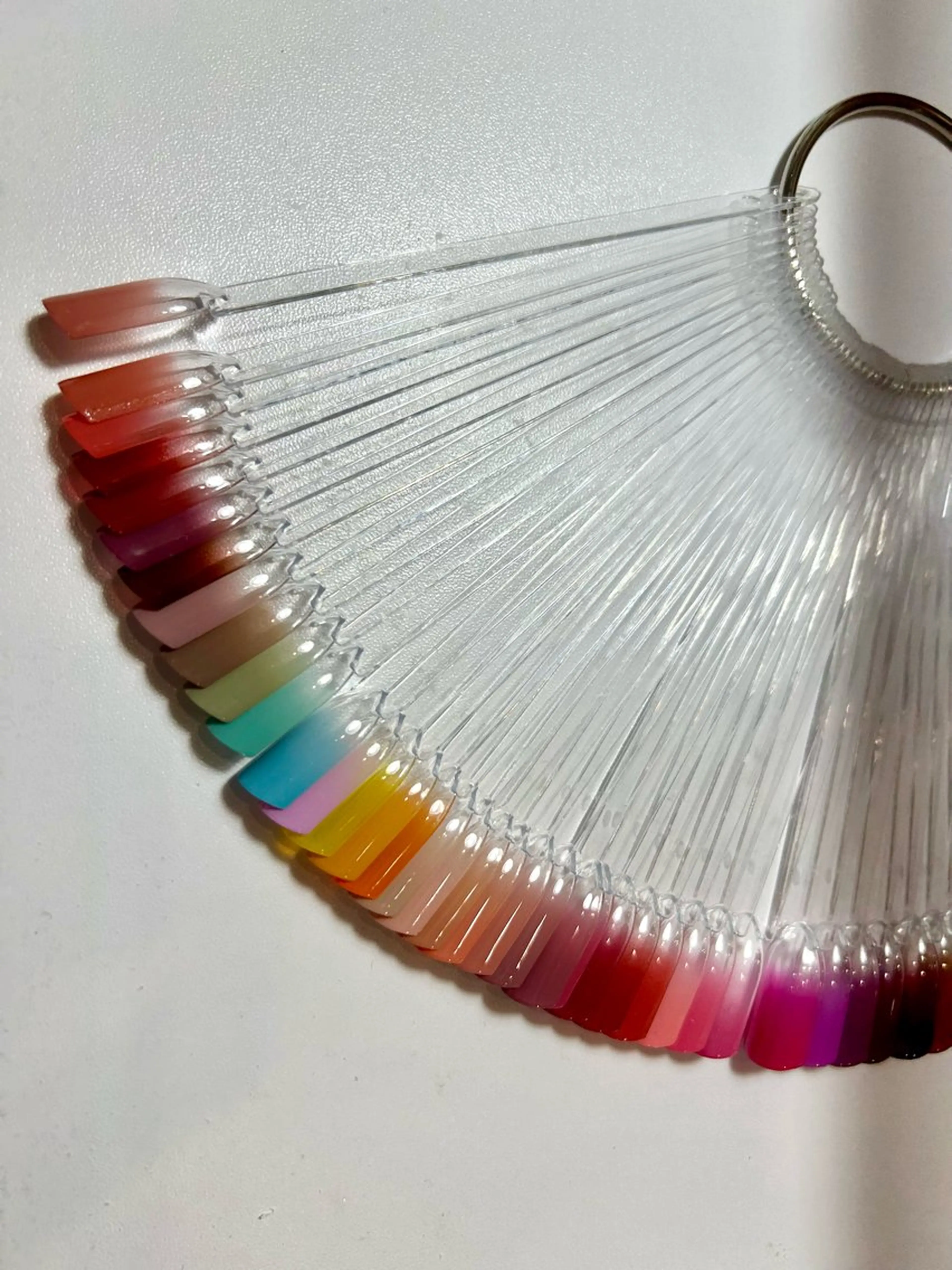 ネイル グラデーション キラキラネイル 韓国ネイル オフィスネイル シンプルネイル Nail Anela 池袋所属・Anela 池袋 💅yuriのネイルデザイン