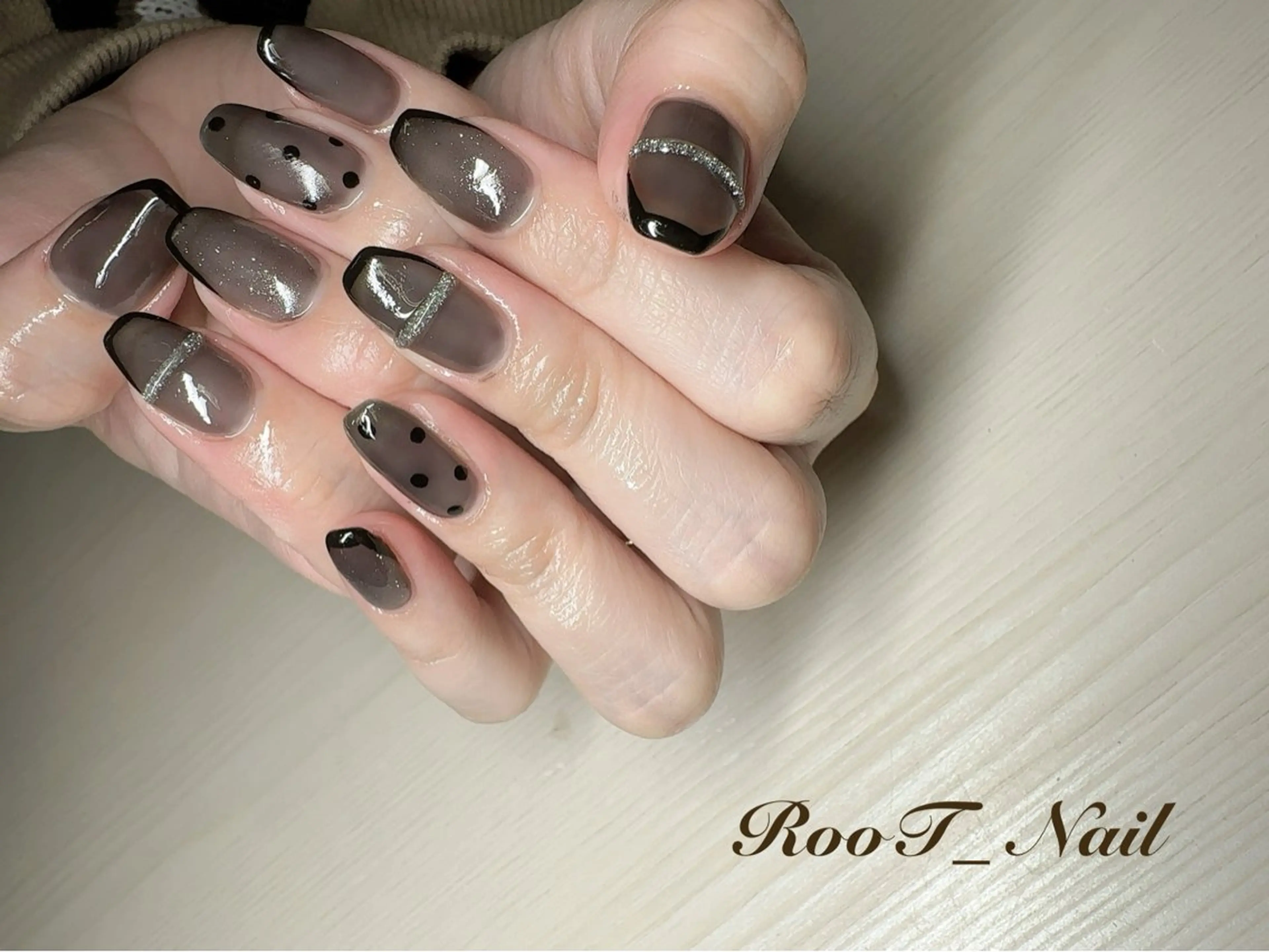 ネイル ドット フレンチネイル ハンドネイル RooT Nailのネイルデザイン