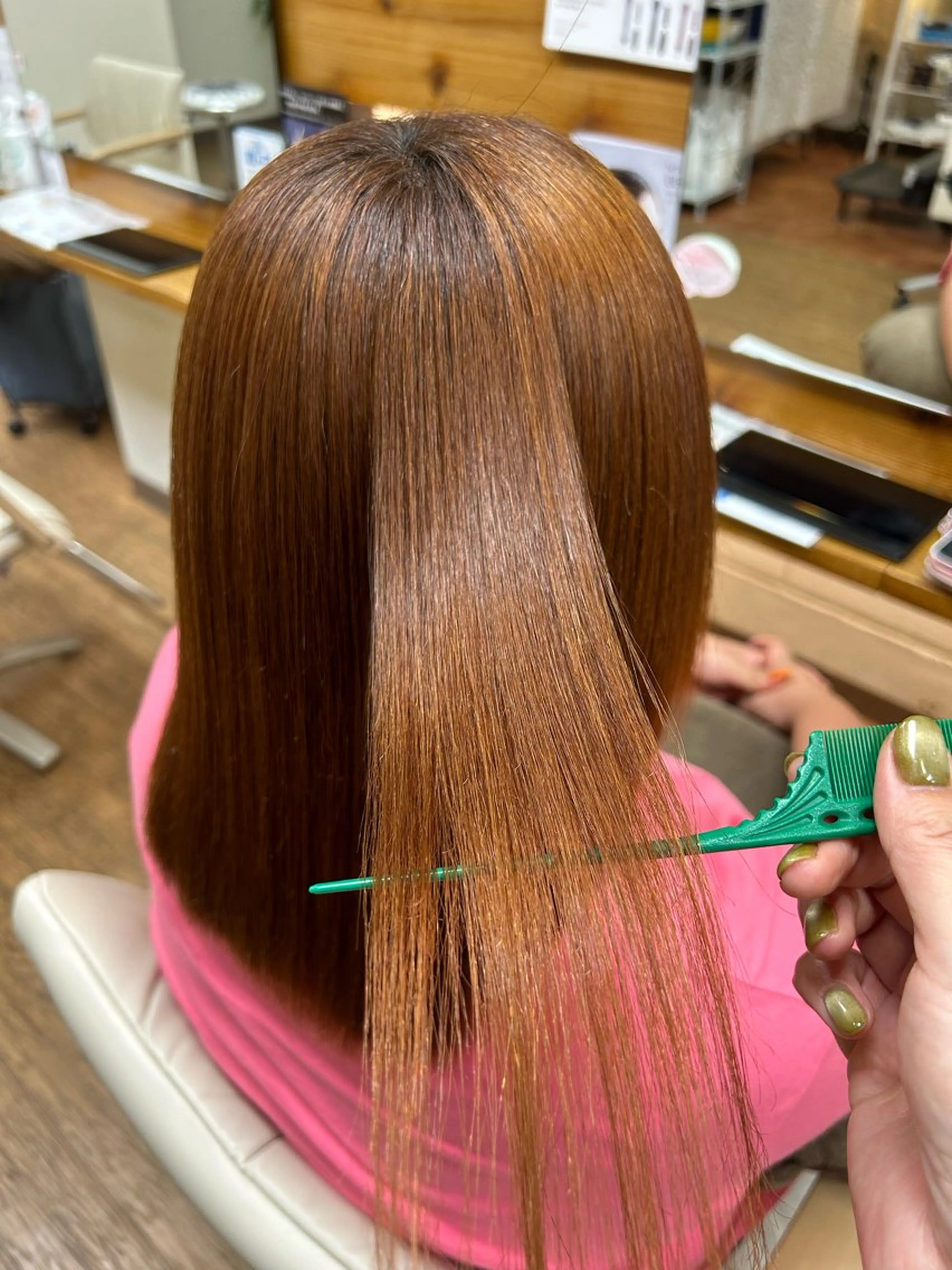 ミディアム 神谷 千明のヘアスタイル