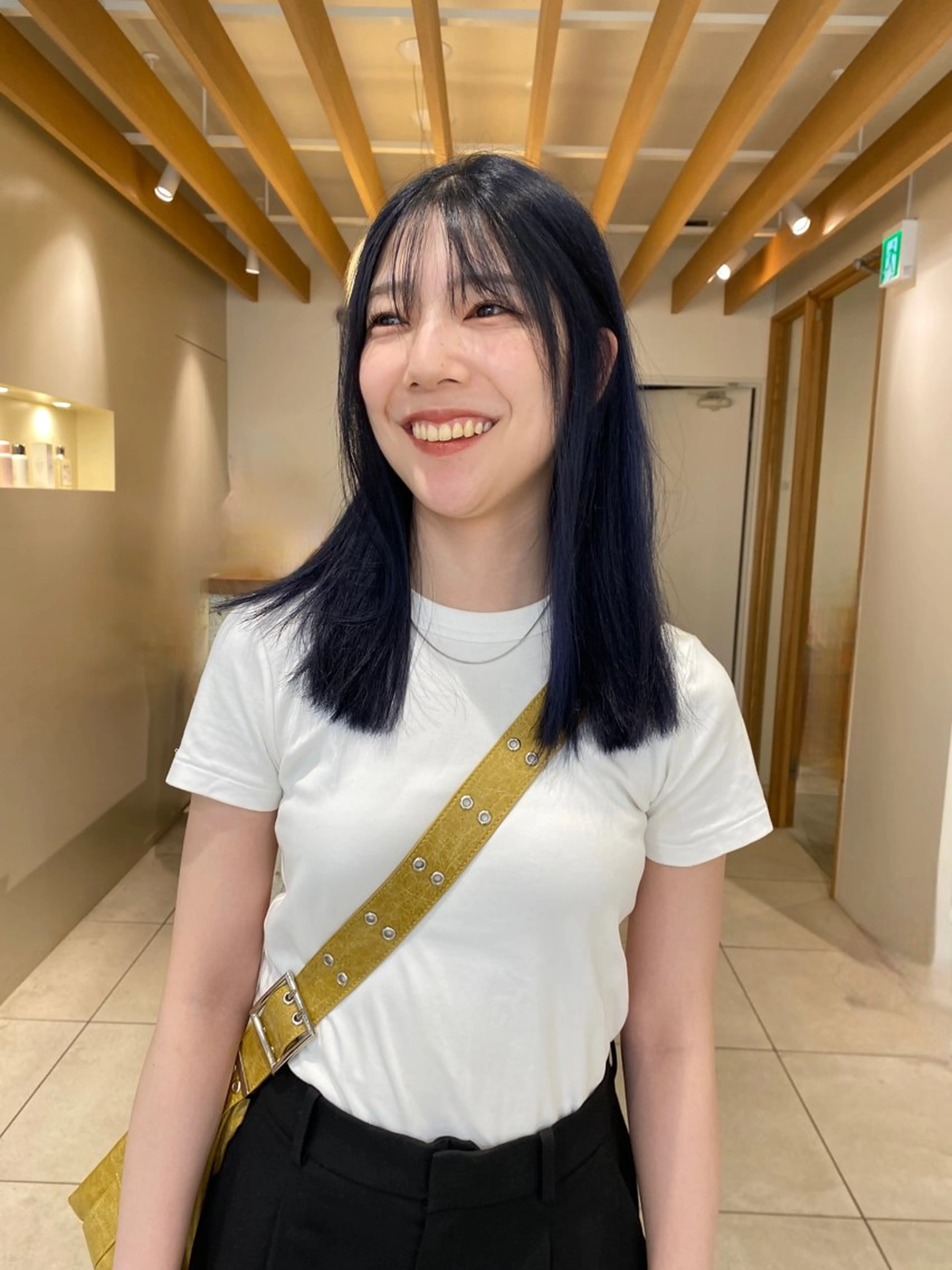 ミディアム カラー キタ リオナのヘアスタイル