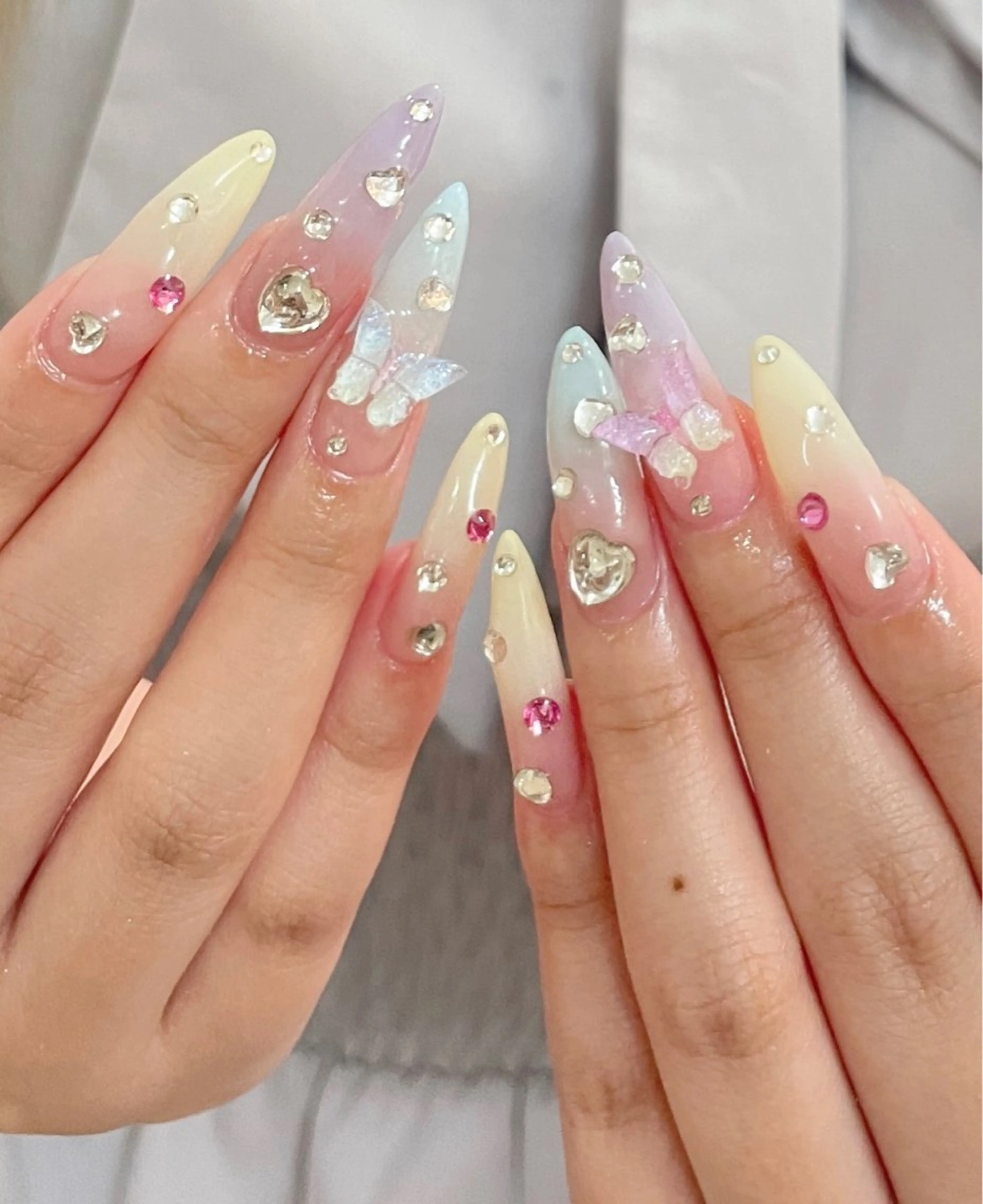 ネイル ハンドネイル AngelChris ビューティーサロンのネイルデザイン