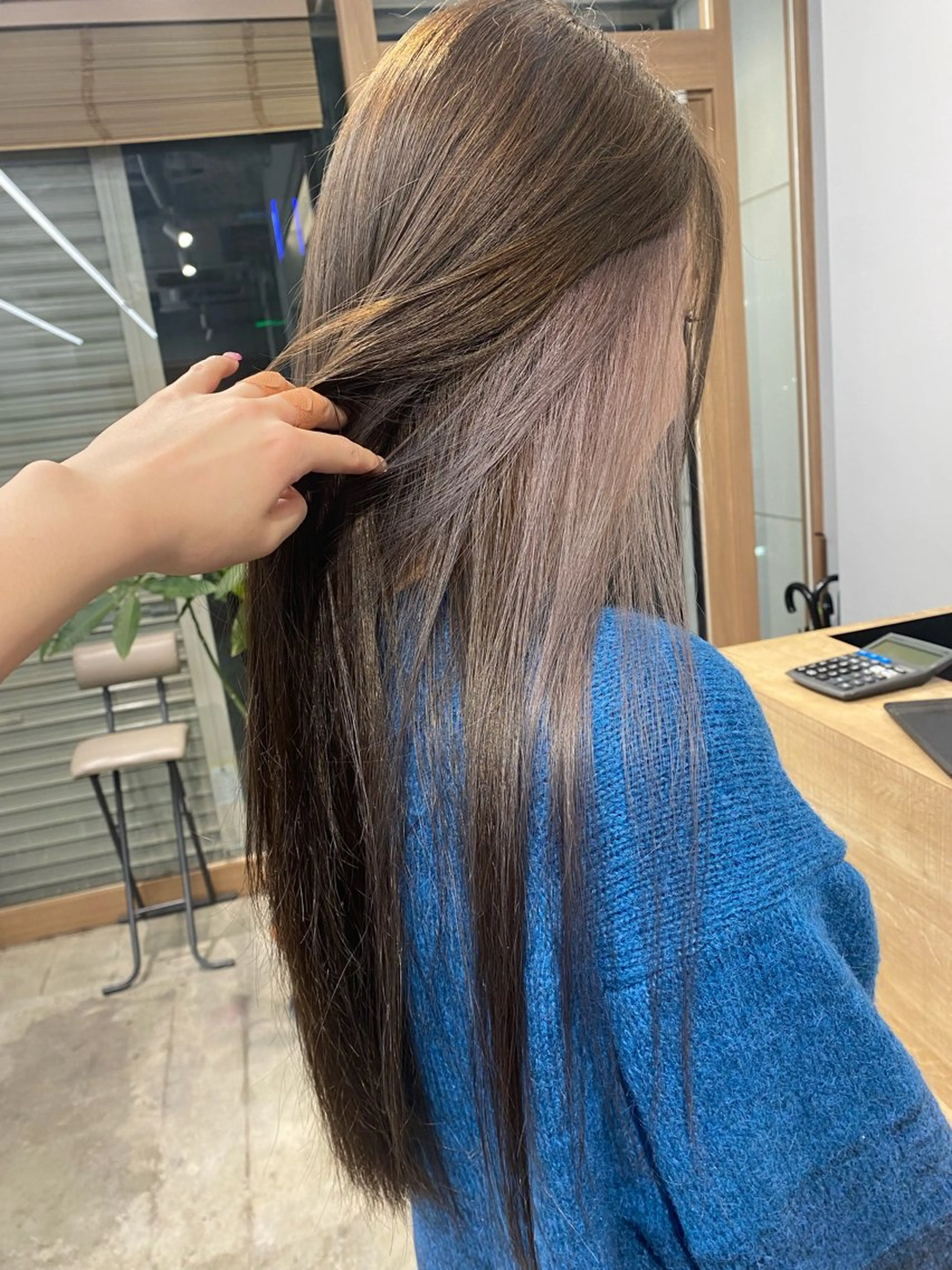 ロング カラー ブラウンカラー イヤリングカラー グレージュ 🐾Libero🐾 柏　KONOMIのヘアスタイル