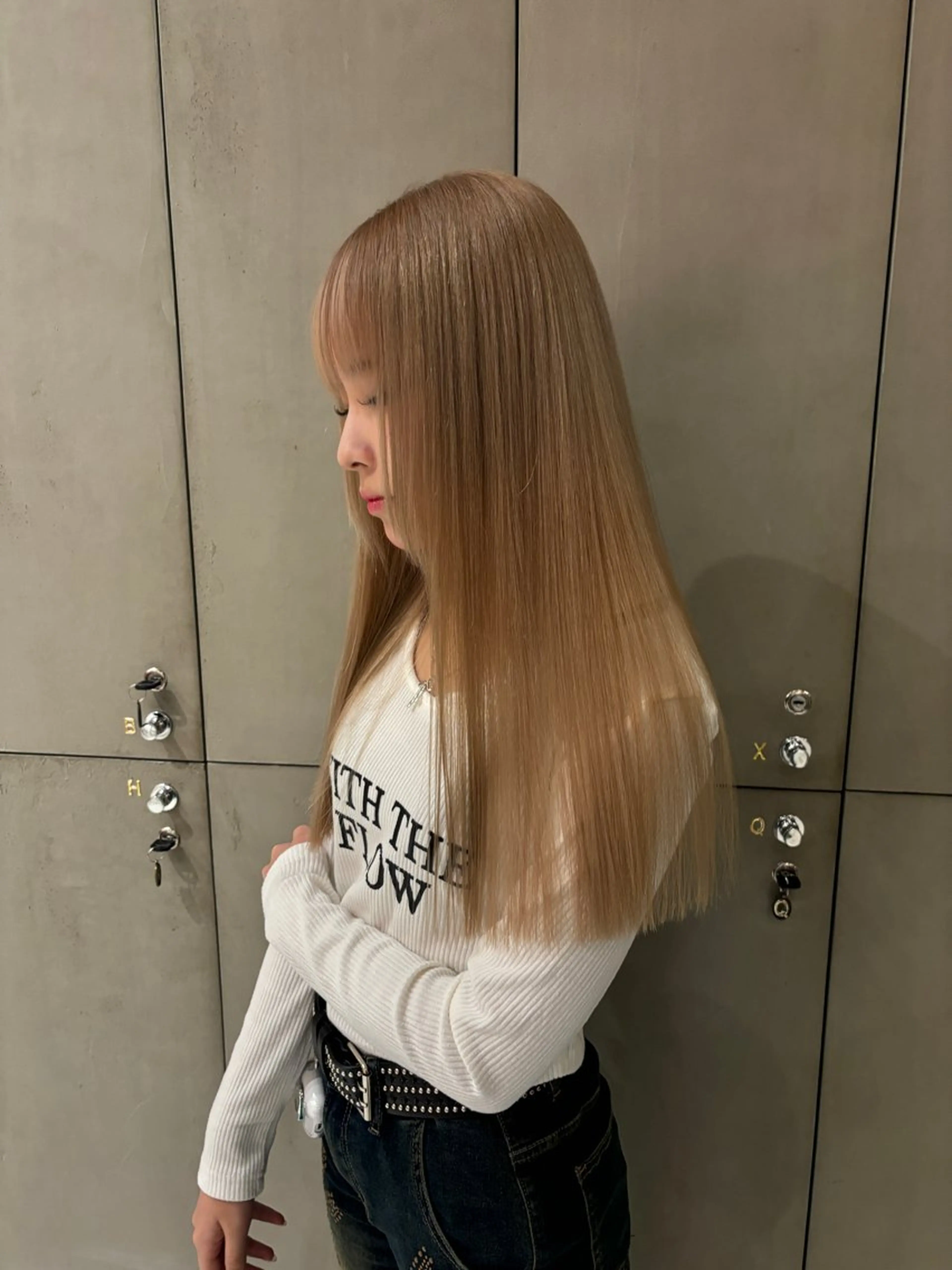 ロング カット ヘアカラー ️🩵RINKA/ ハイトーンカラー🩵のヘアスタイル