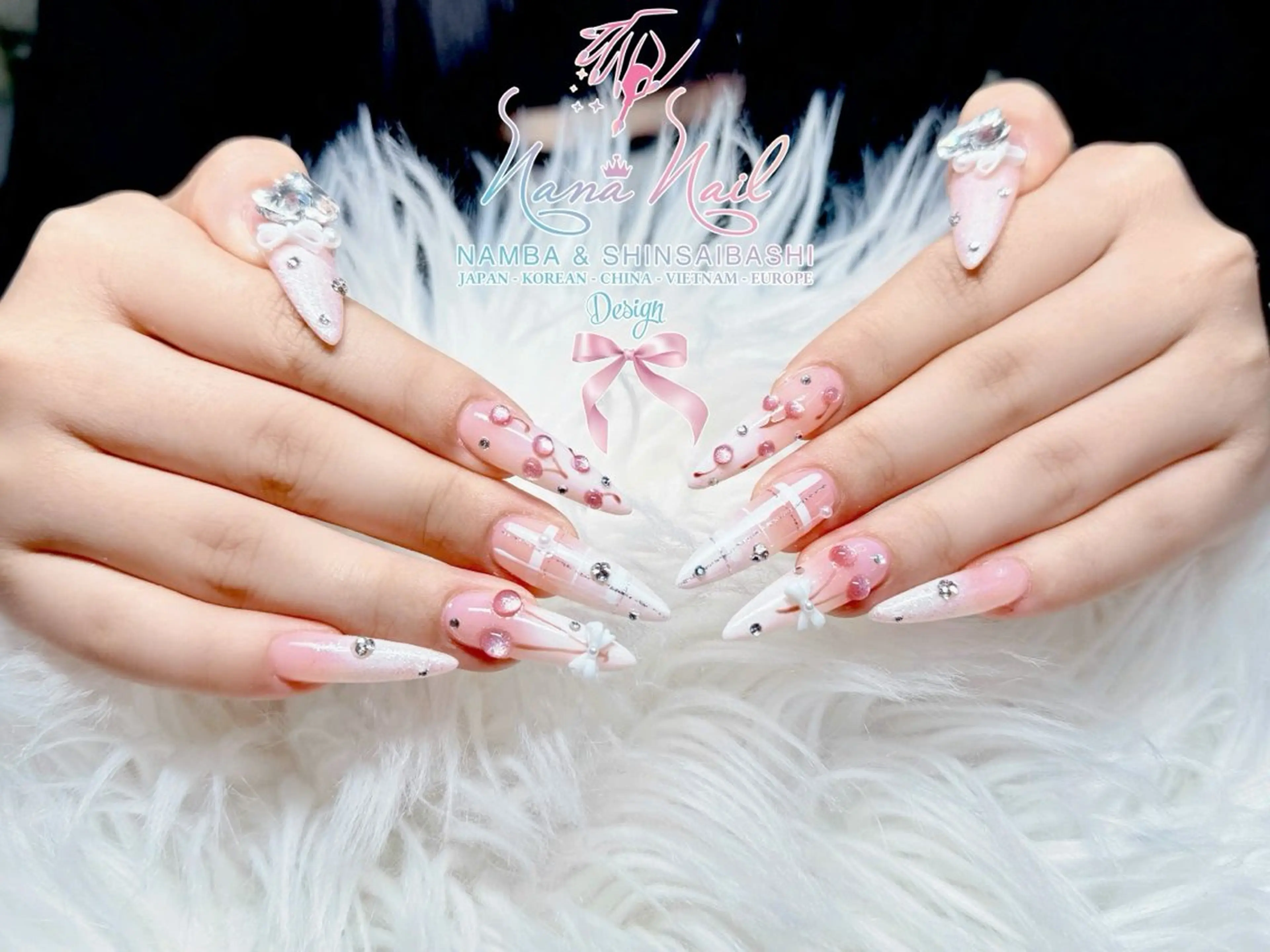 ロング 韓国風ヘア ロング クリスマス ハンドネイル 79Linanailnamba所属・Linanail Nambaのネイルデザイン