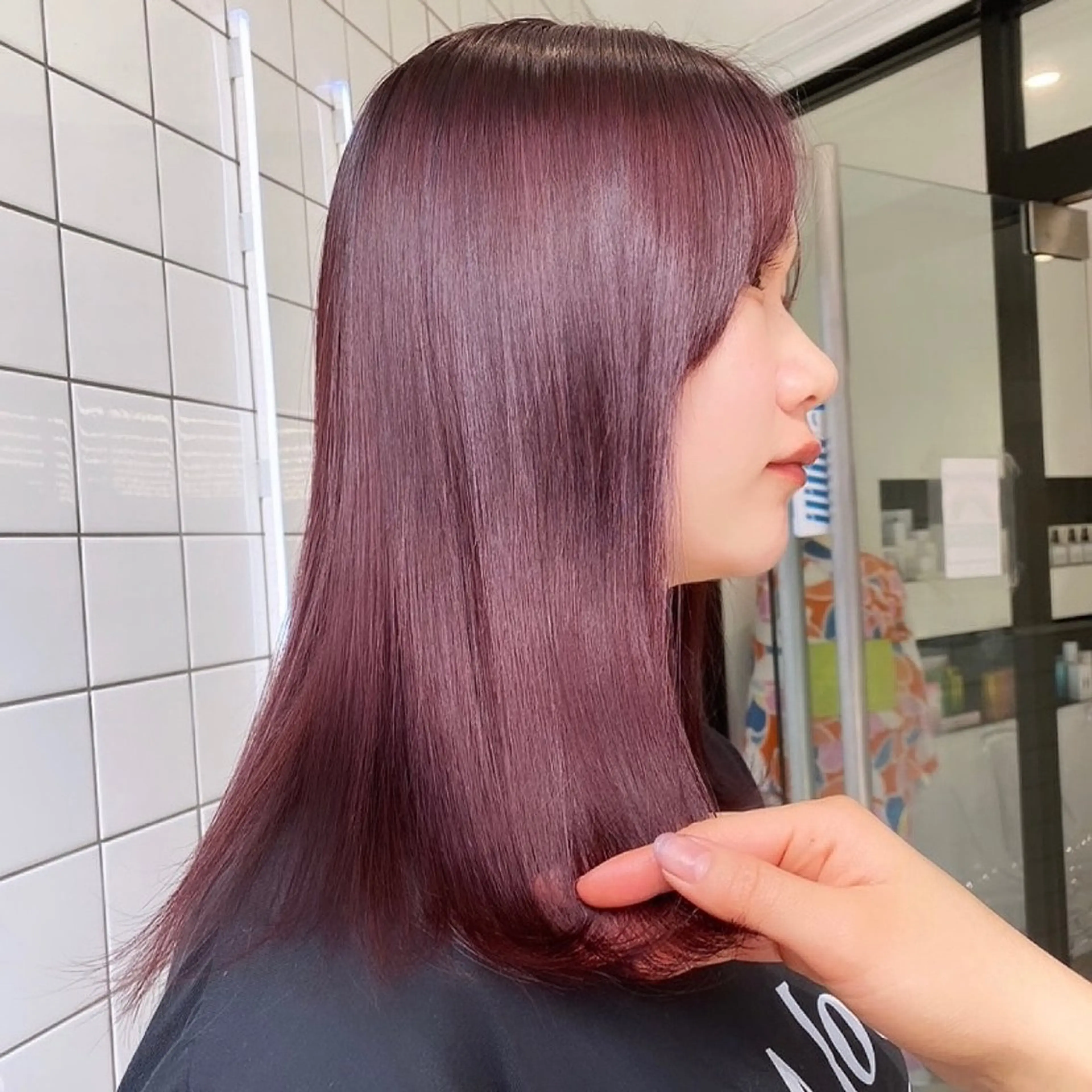 ミディアム カラー ブリーチ ケアブリーチ 透明感カラー ハイトーンカラー 韓国風カラー emu所属・けいこ🍊ニュアンス ネイル/個性派ネイルのネイルデザイン