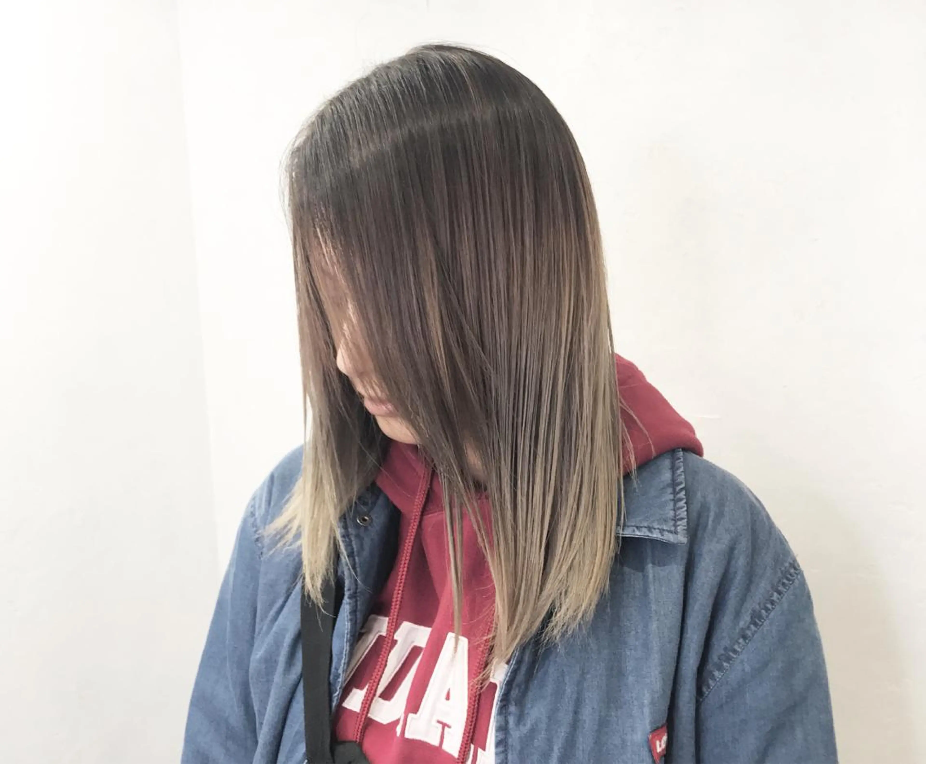 ロング カラー グラデーションカラー グレージュ TATSUYA アートディレクターのヘアスタイル