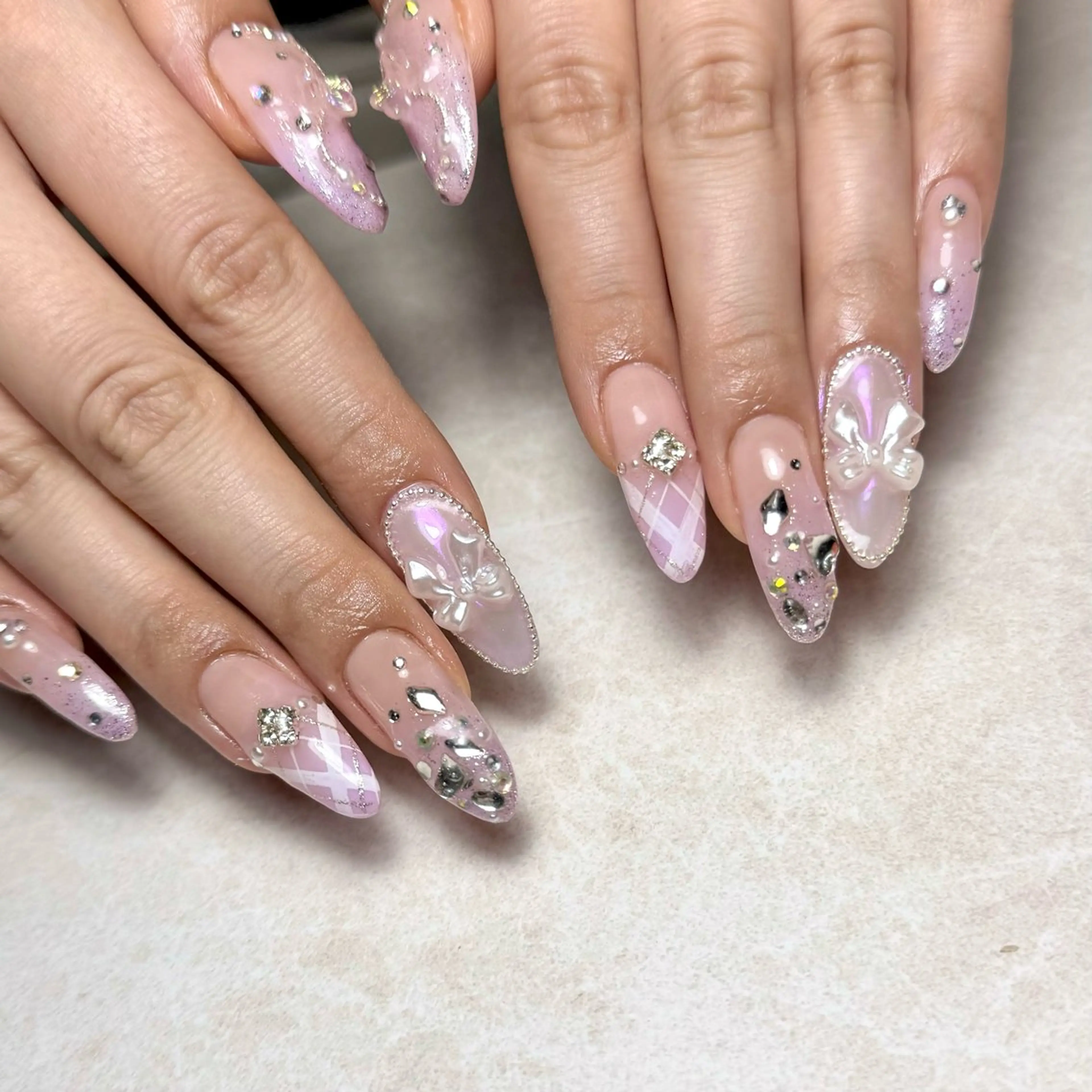 ネイル オーロラネイル フレンチネイル ガーリー グラデーション キラキラネイル ハンドネイル Nail Salon Lillion【リリオン】所属・lillion karenのネイルデザイン