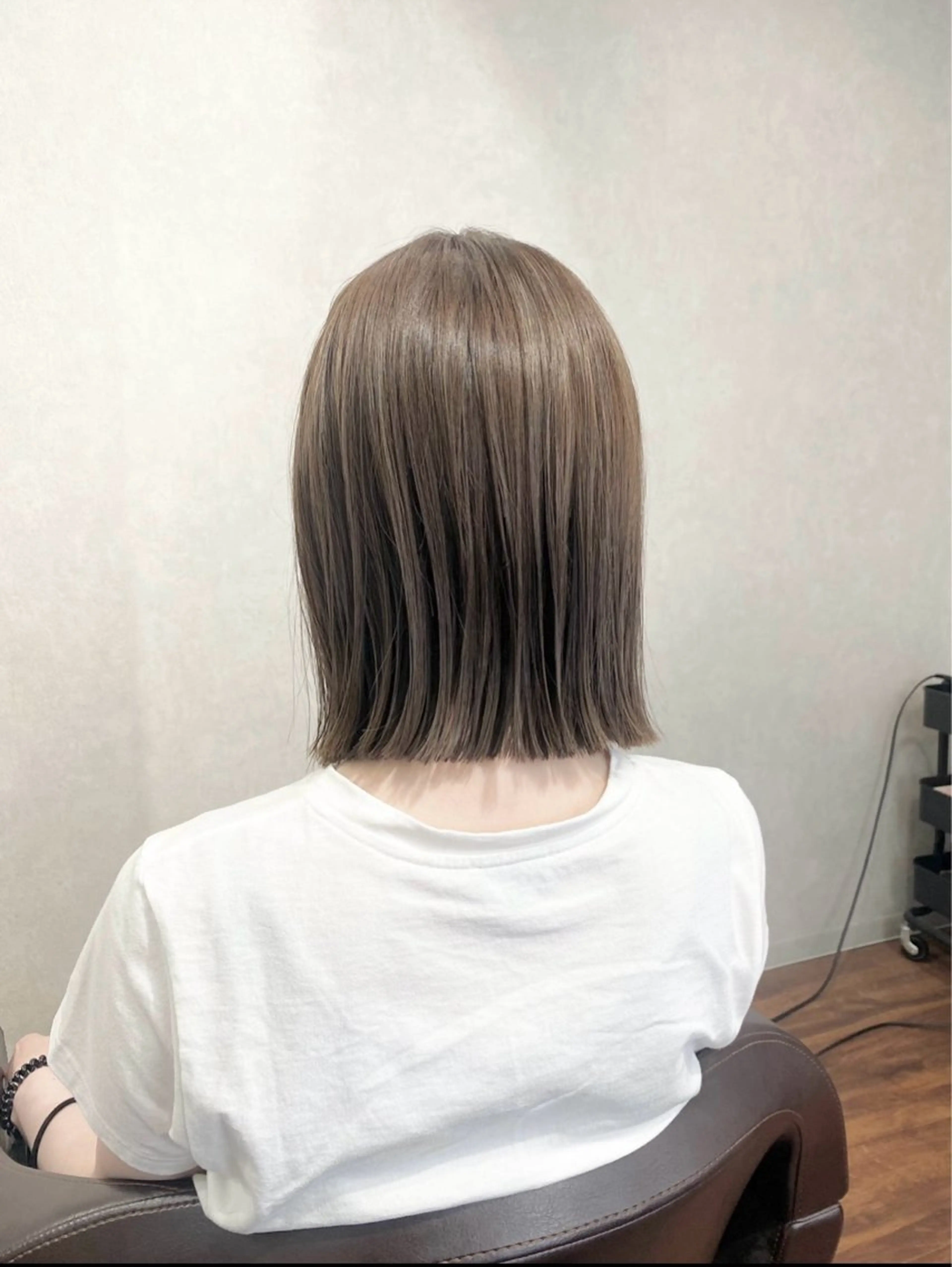 ミディアム ボブ カット ヘアカラー トリートメント _White所属・ＳＨＩ ＺＵのヘアスタイル