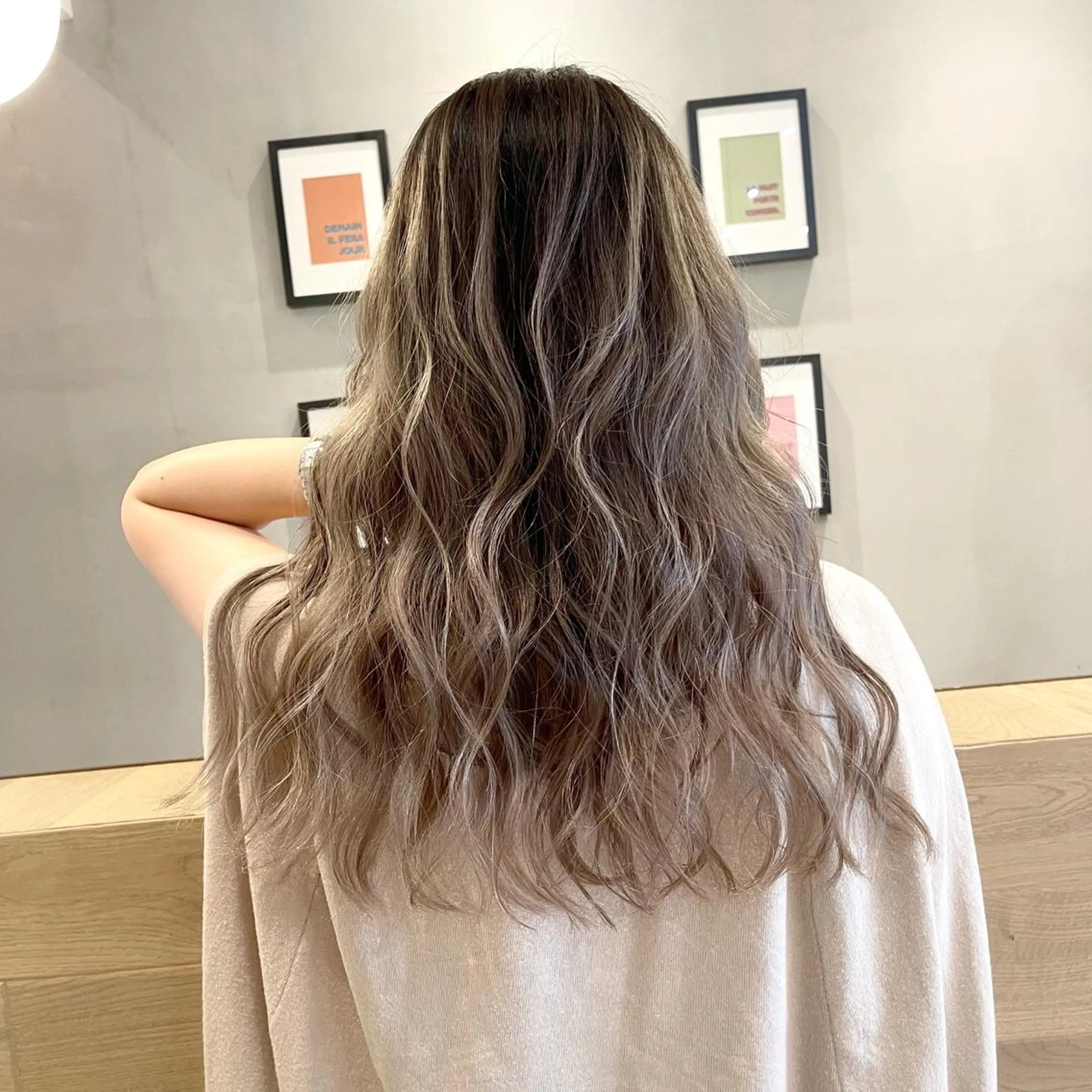 セミロング カラー ヘアアレンジ バレイヤージュ デザインカラー ハイライトカラー 外国人風カラー ハイライト カット ヘアカラー トリートメント アンドウ ユウ/ レイヤーカット/韓国のヘアスタイル