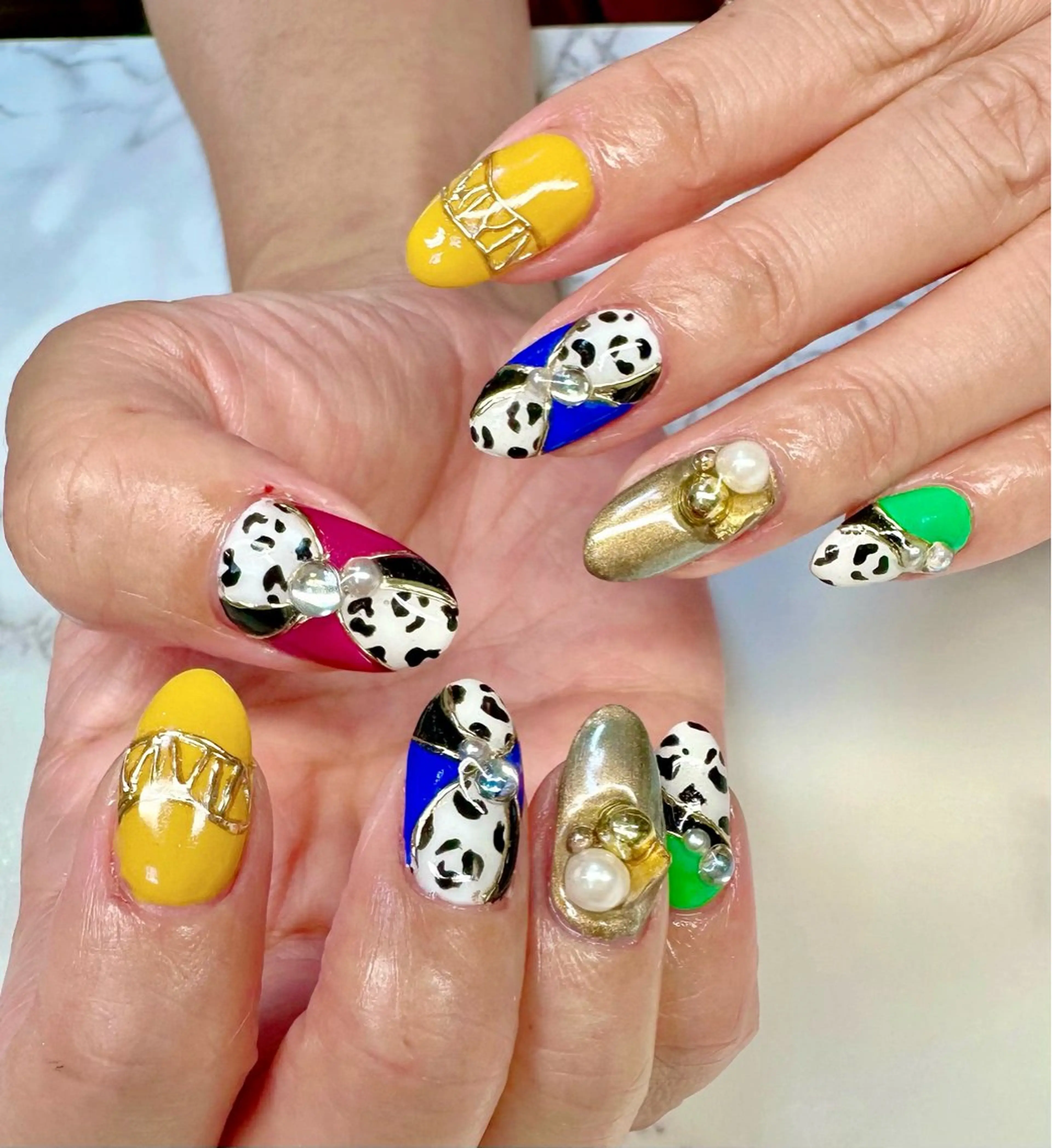 ネイル アニマル柄 キラキラネイル マグネットネイル ミラーネイル ニュアンスネイル M.N_ nailのネイルデザイン