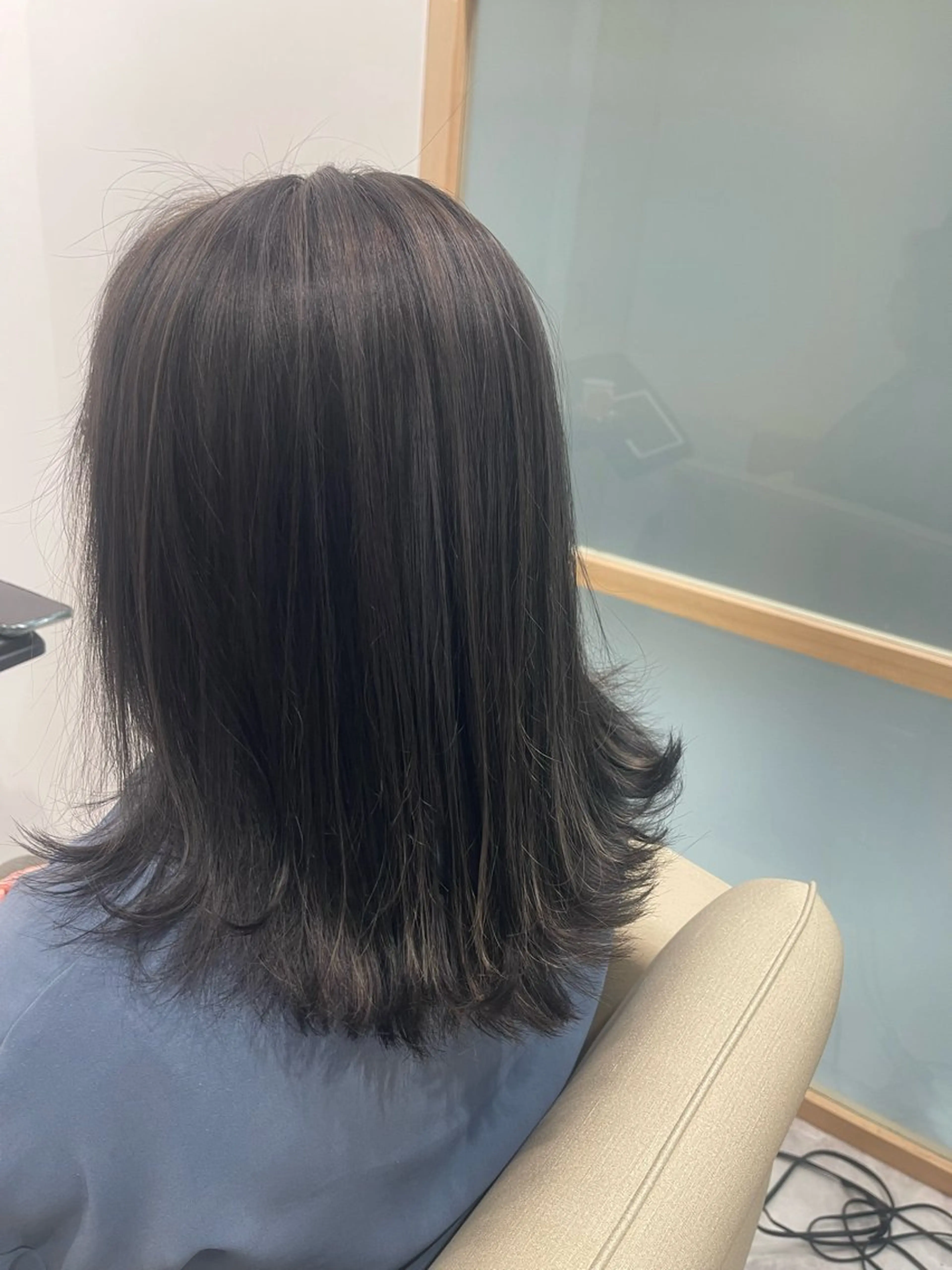 セミロング カラー グレージュ ハイライトカラー ハイライト カット ヘアカラー トリートメント 穐山 翔のヘアスタイル