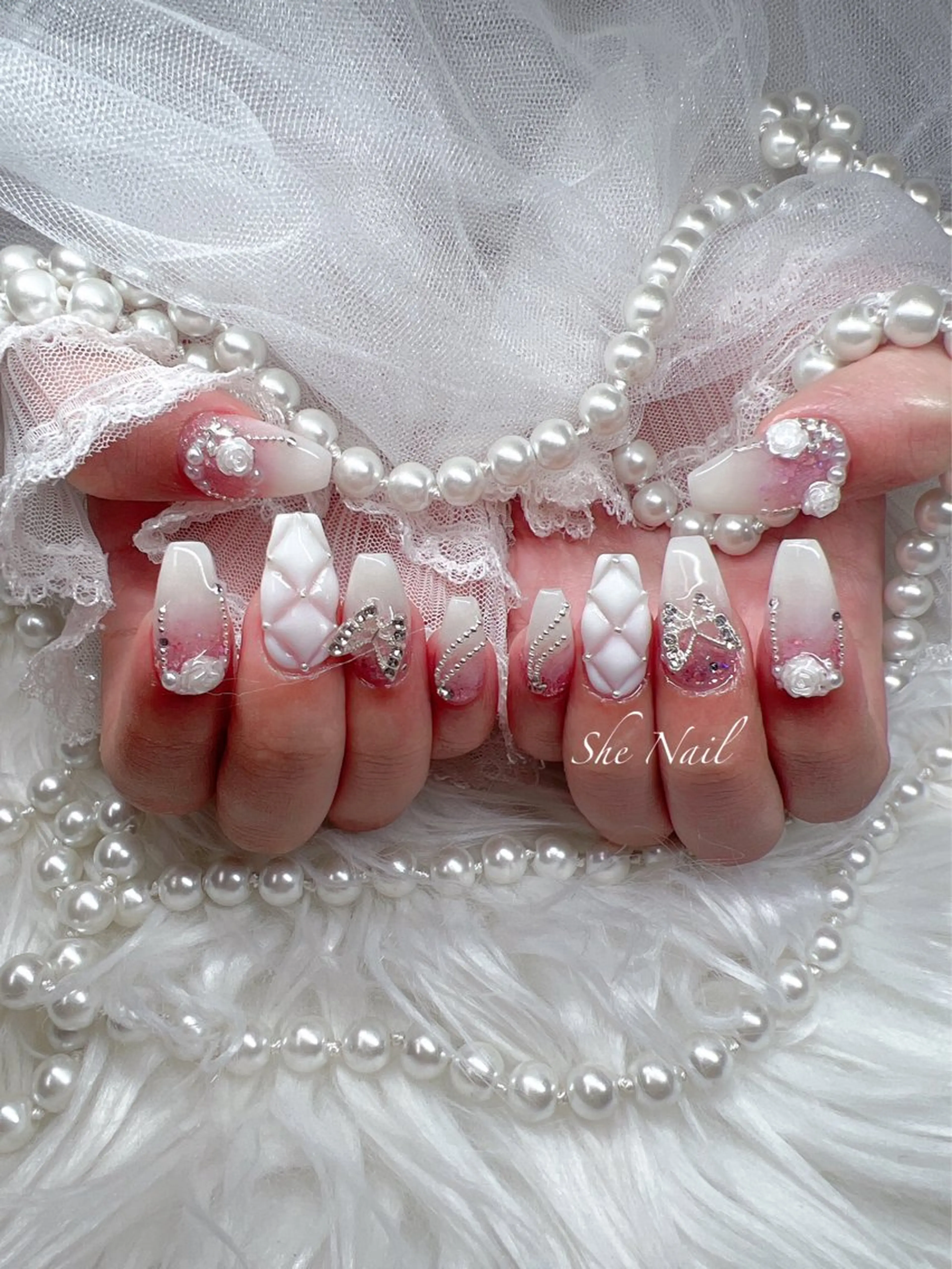 ネイル チークネイル 長さ出し フレンチネイル ガラスフレンチ グラデーション ハンドネイル She   Nail所属・ISA_ BELLAのネイルデザイン