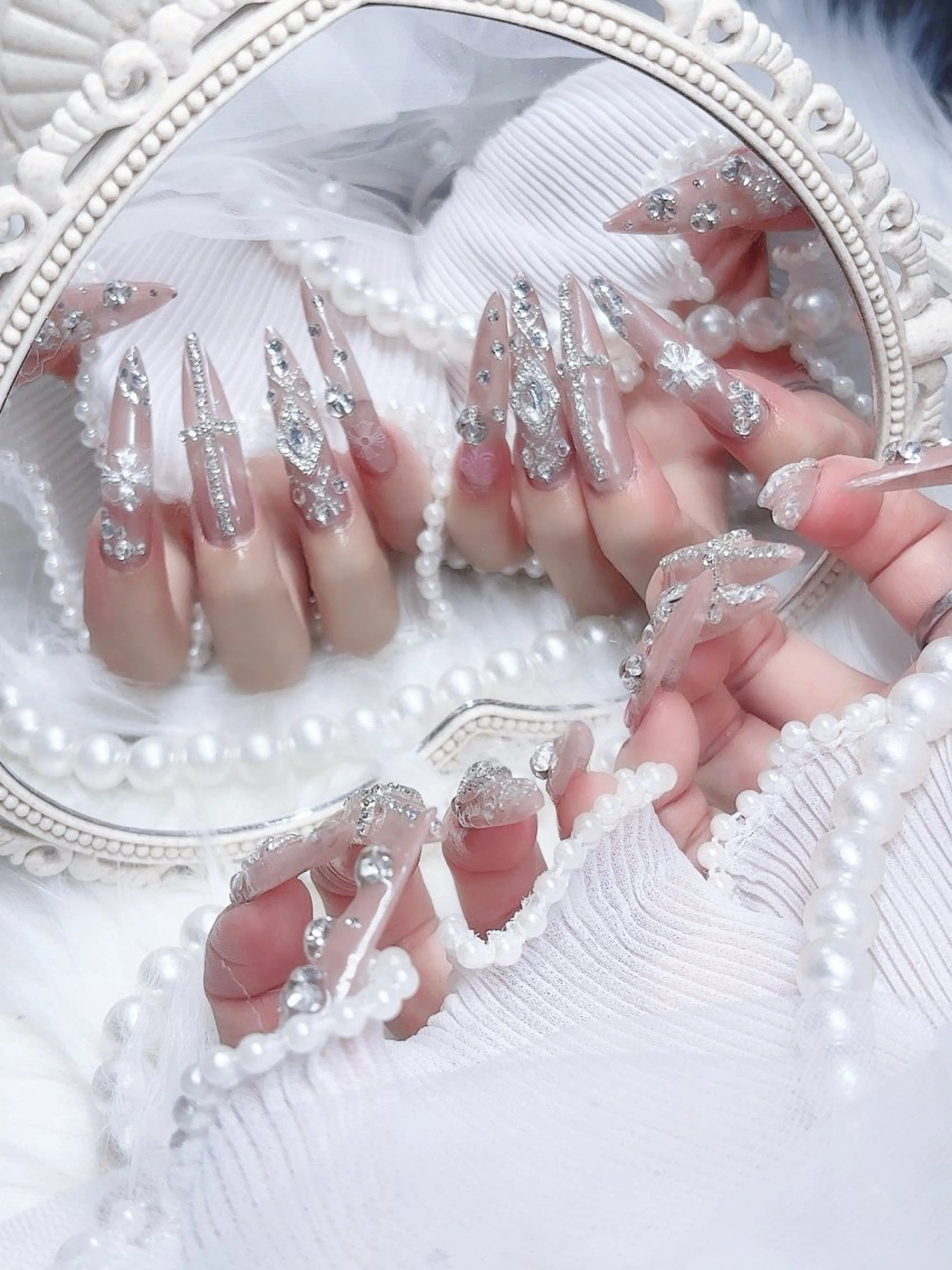 ネイル オーロラネイル 成人式 フットネイル 韓国ネイル ロングネイル Yudia🦋 azuのネイルデザイン